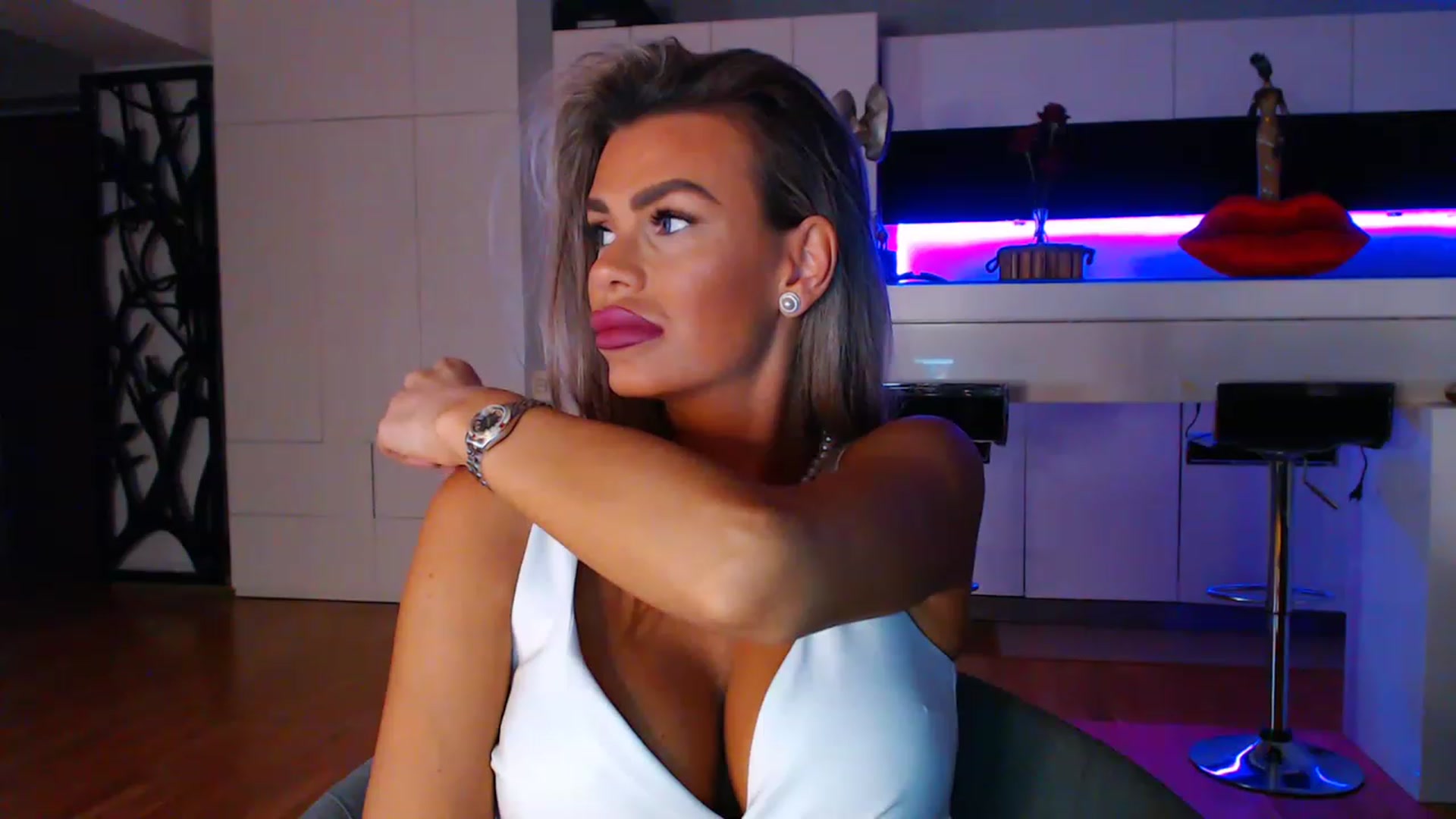 Gallery image thumbnail from D_y_y's myfreecams stream on, 04/06/2023, 03:54 image 5 of 20