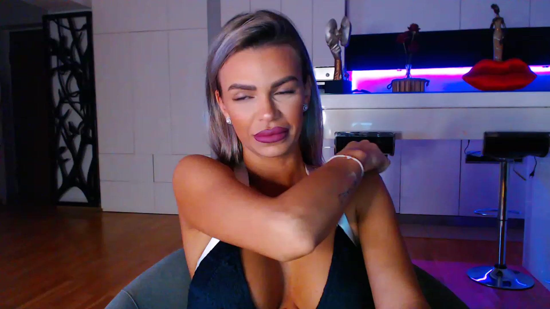 Gallery image thumbnail from D_y_y's myfreecams stream on, 04/07/2023, 03:26 image 11 of 20