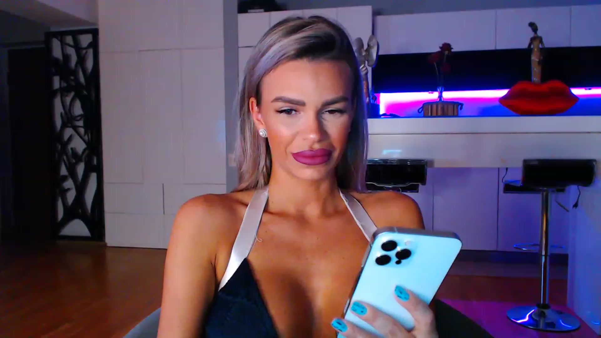 Gallery image thumbnail from D_y_y's myfreecams stream on, 04/07/2023, 03:26 image 10 of 20
