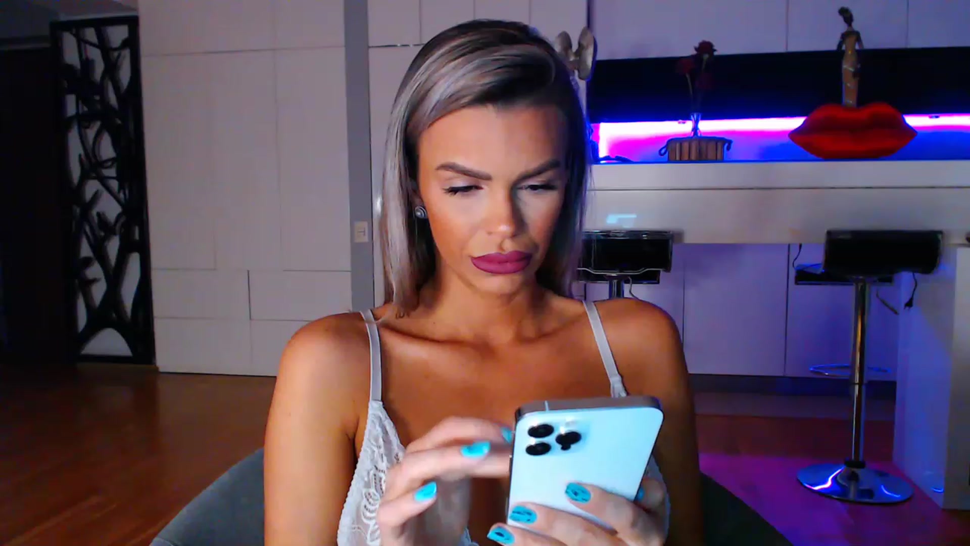 Gallery image thumbnail from D_y_y's myfreecams stream on, 04/07/2023, 04:02 image 3 of 20
