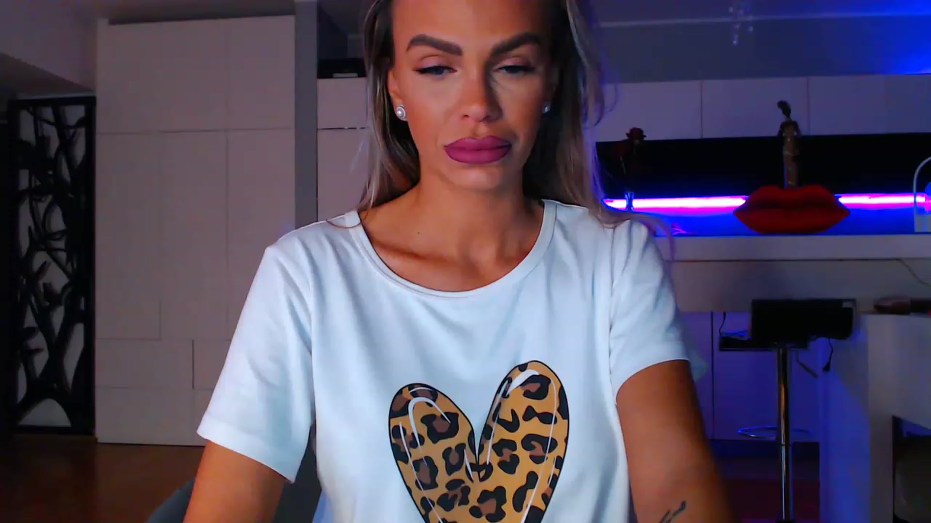 Gallery image thumbnail from D_y_y's myfreecams stream on, 04/08/2023, 04:19 image 14 of 20