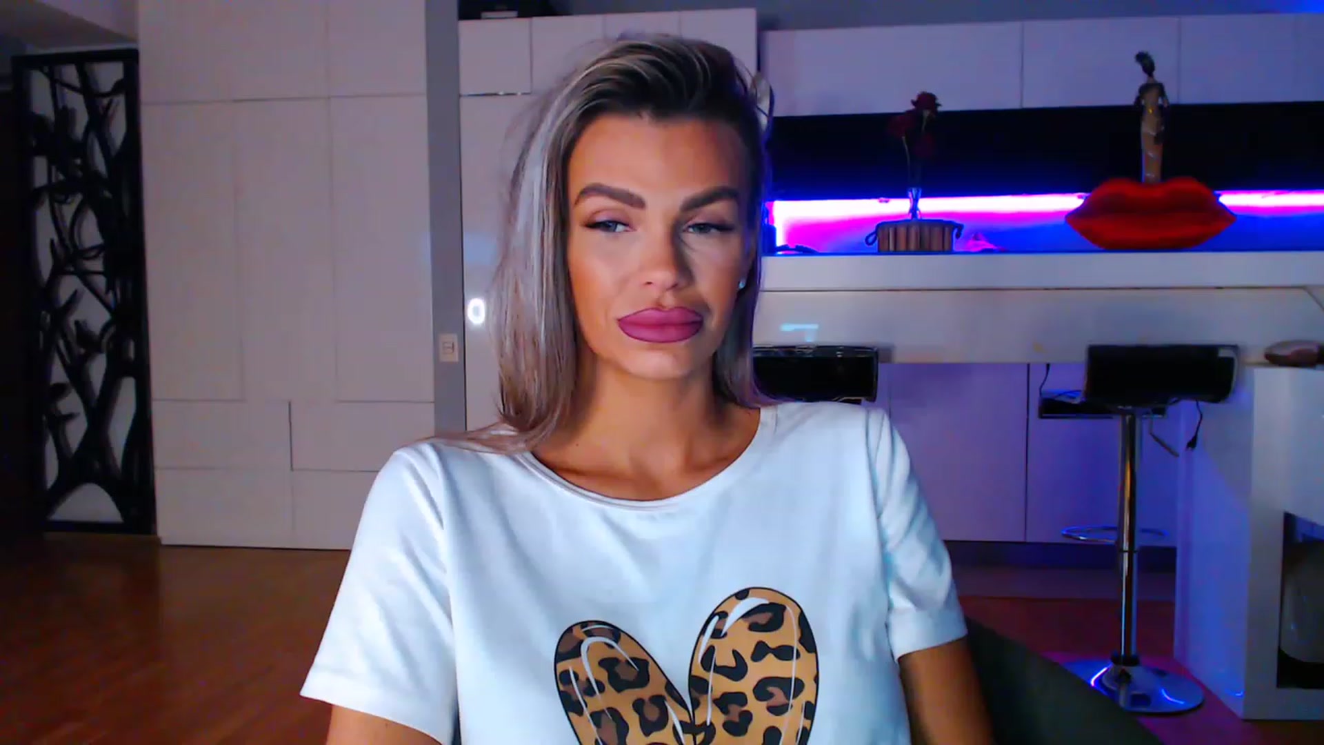 Gallery image thumbnail from D_y_y's myfreecams stream on, 04/08/2023, 04:19 image 15 of 20