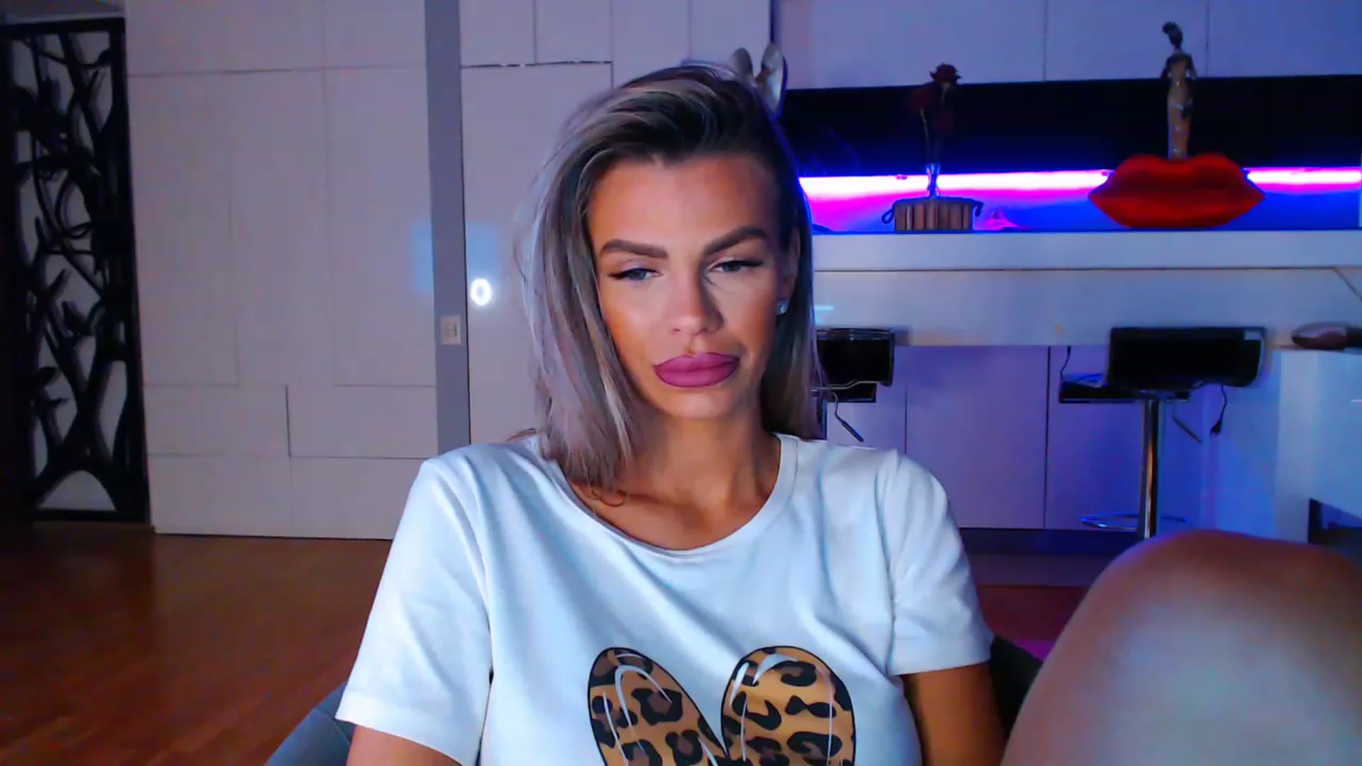 Gallery image thumbnail from D_y_y's myfreecams stream on, 04/08/2023, 04:19 image 13 of 20