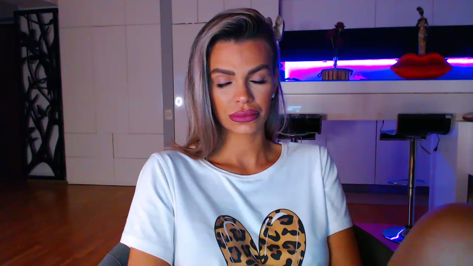 Gallery image thumbnail from D_y_y's myfreecams stream on, 04/08/2023, 04:19 image 10 of 20