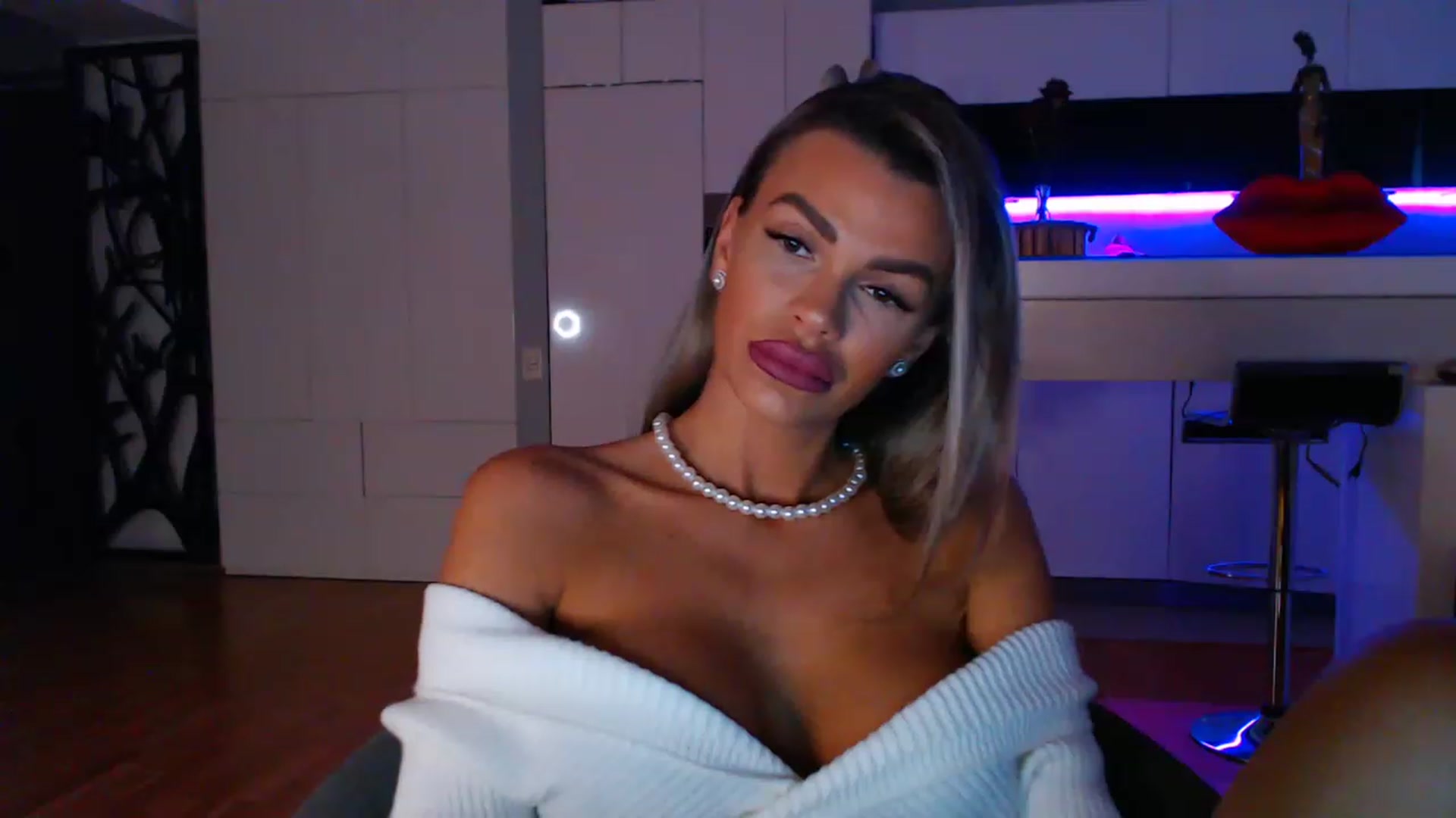 Gallery image thumbnail from D_y_y's myfreecams stream on, 04/09/2023, 04:32 image 12 of 20