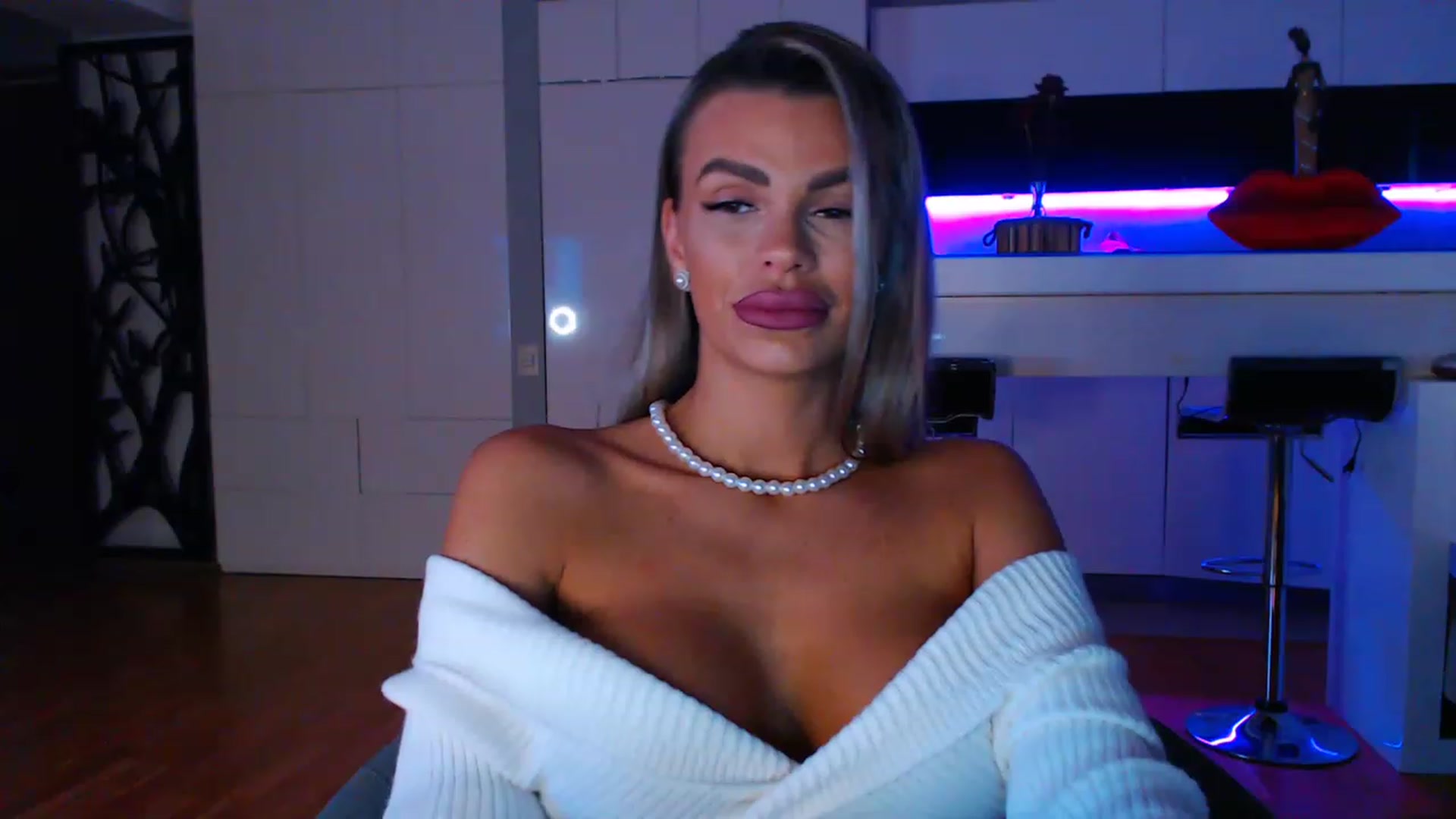Gallery image thumbnail from D_y_y's myfreecams stream on, 04/09/2023, 04:32 image 10 of 20