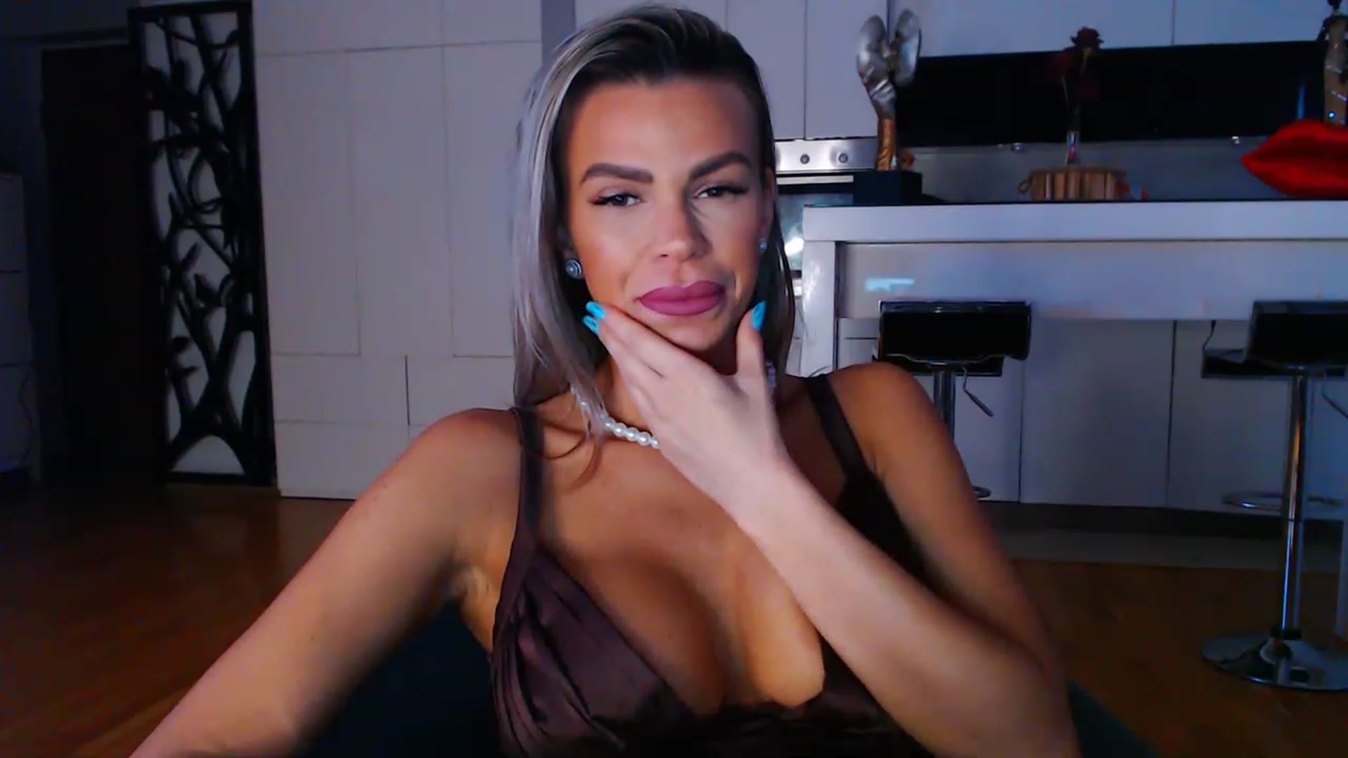 Gallery image thumbnail from D_y_y's myfreecams stream on, 04/10/2023, 04:16 image 18 of 20