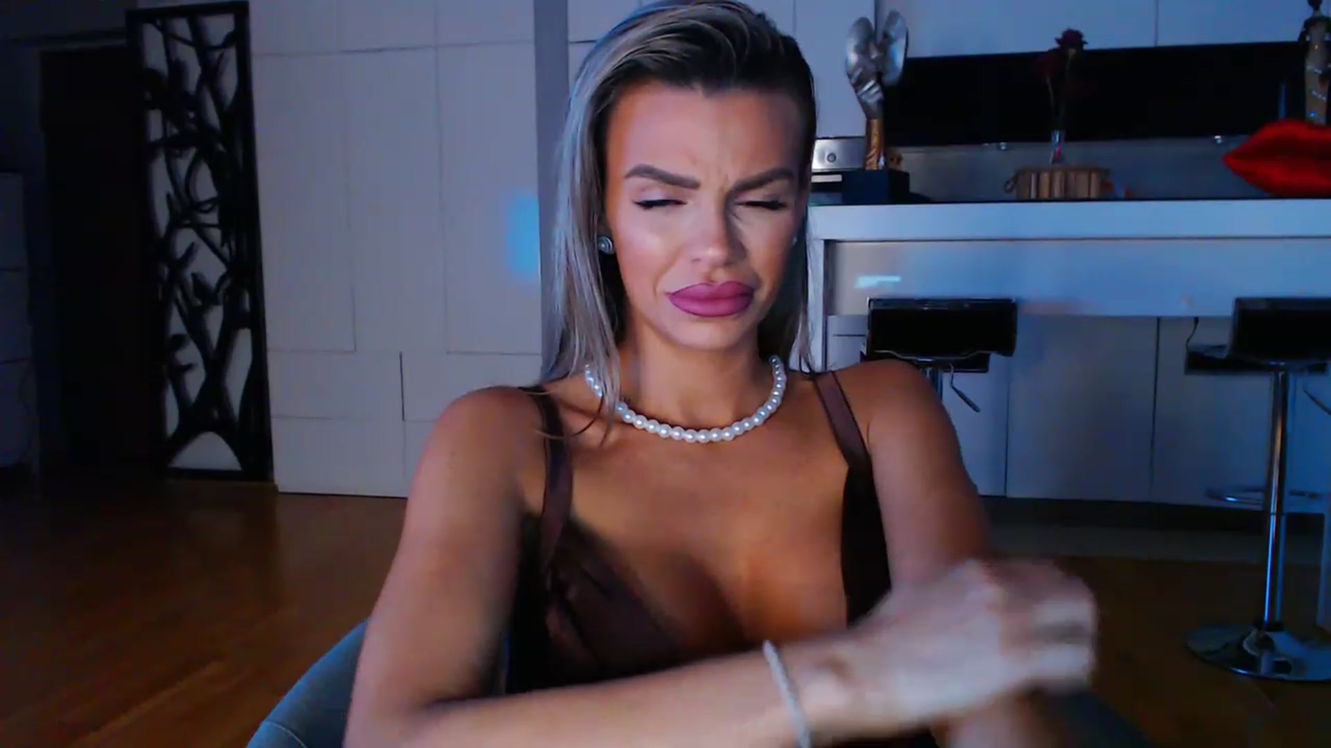 Gallery image thumbnail from D_y_y's myfreecams stream on, 04/10/2023, 04:16 image 17 of 20