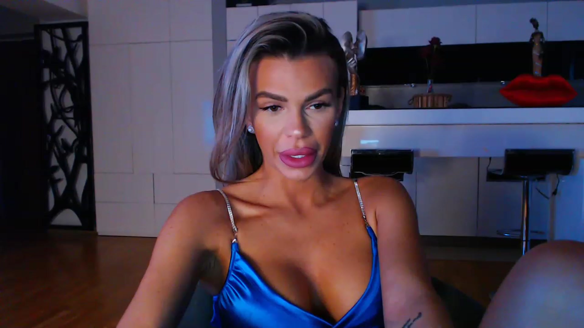 Gallery image thumbnail from D_y_y's myfreecams stream on, 04/12/2023, 04:24 image 16 of 20