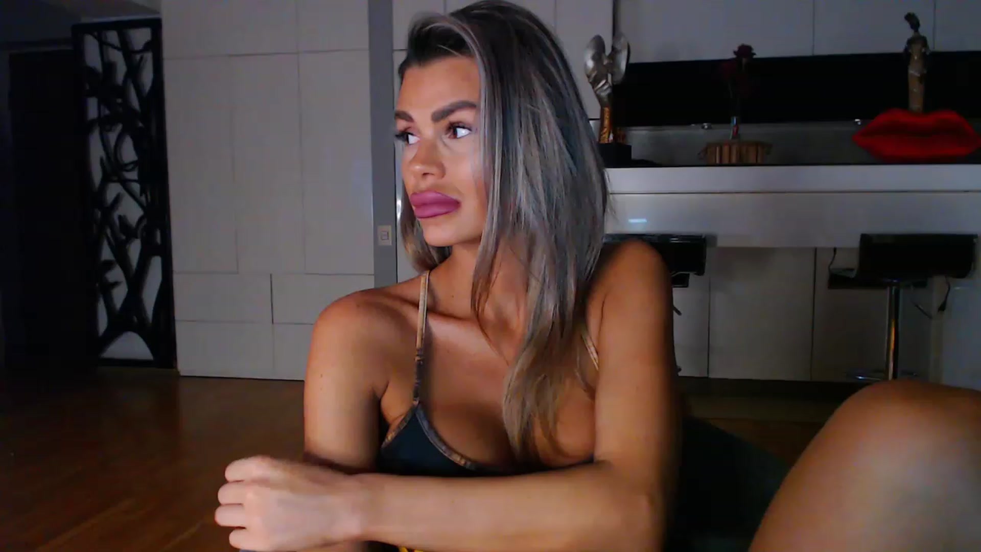 Gallery image thumbnail from D_y_y's myfreecams stream on, 04/12/2023, 23:53 image 1 of 20