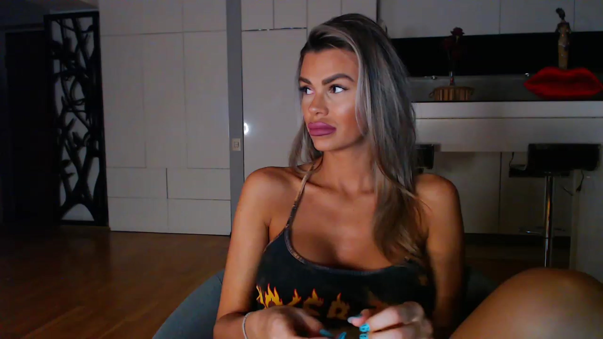 Gallery image thumbnail from D_y_y's myfreecams stream on, 04/12/2023, 23:53 image 8 of 20