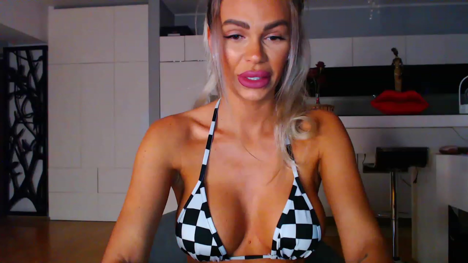 Gallery image thumbnail from D_y_y's myfreecams stream on, 04/13/2023, 04:26 image 11 of 20