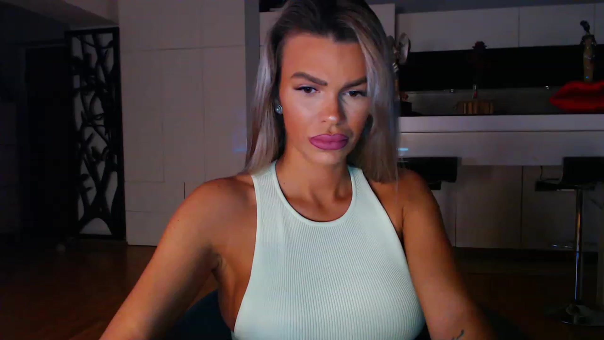 Gallery image thumbnail from D_y_y's myfreecams stream on, 04/19/2023, 04:59 image 1 of 20