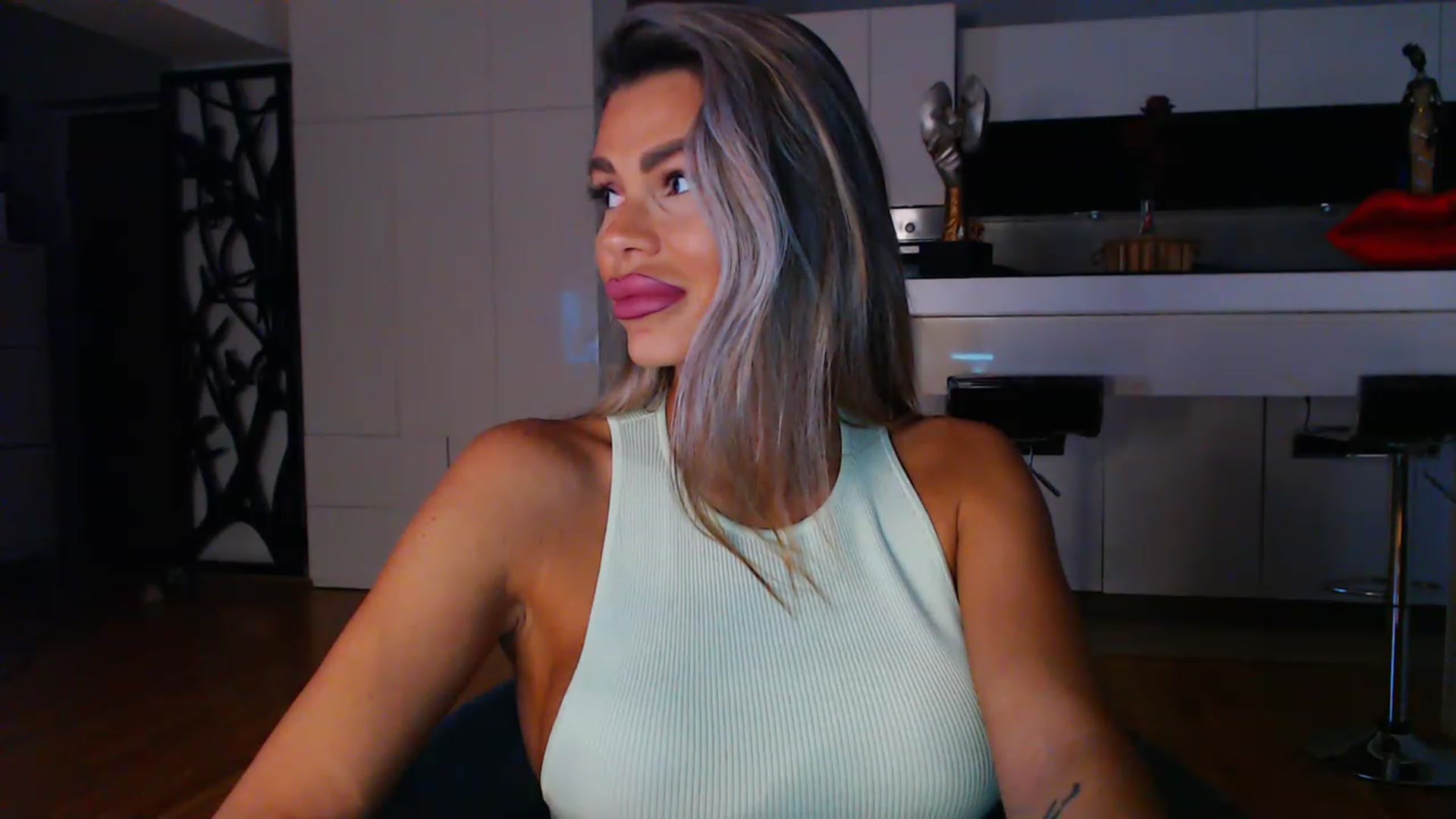 Gallery image thumbnail from D_y_y's myfreecams stream on, 04/19/2023, 04:59 image 5 of 20