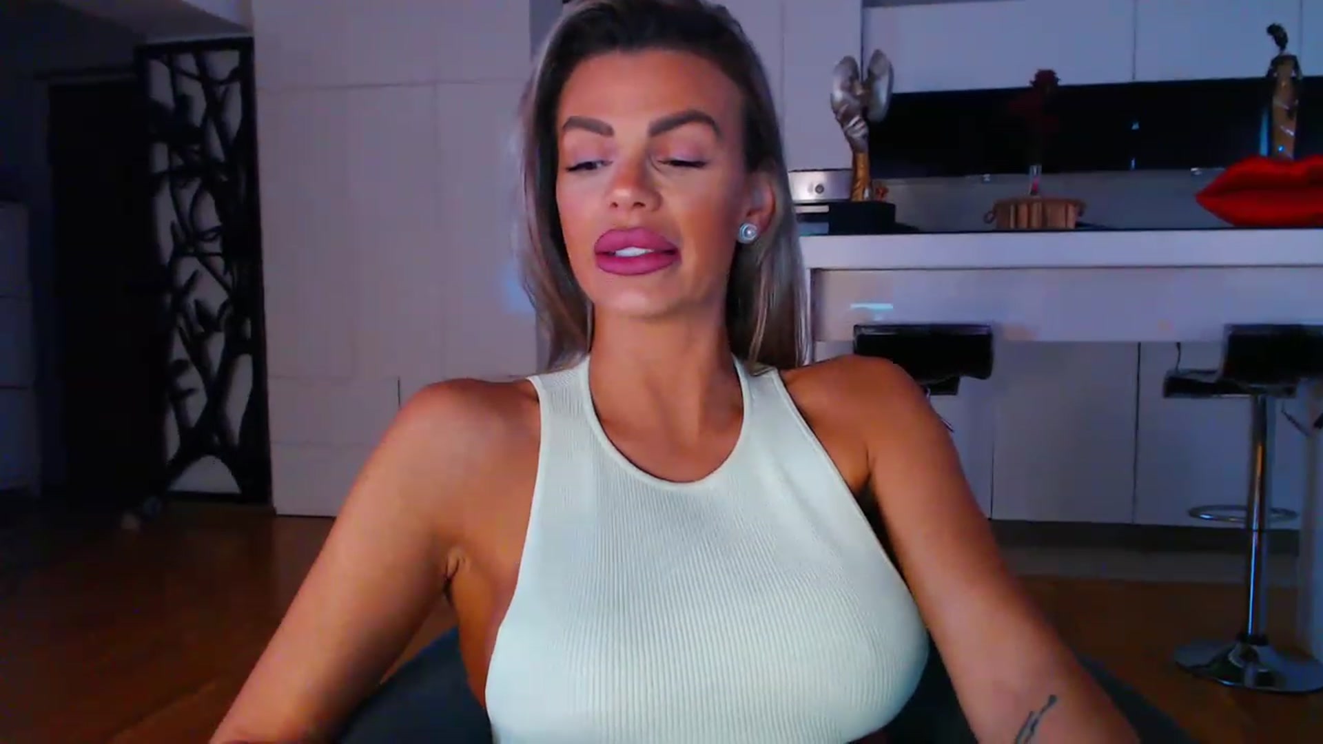 Gallery image thumbnail from D_y_y's myfreecams stream on, 04/19/2023, 04:59 image 13 of 20