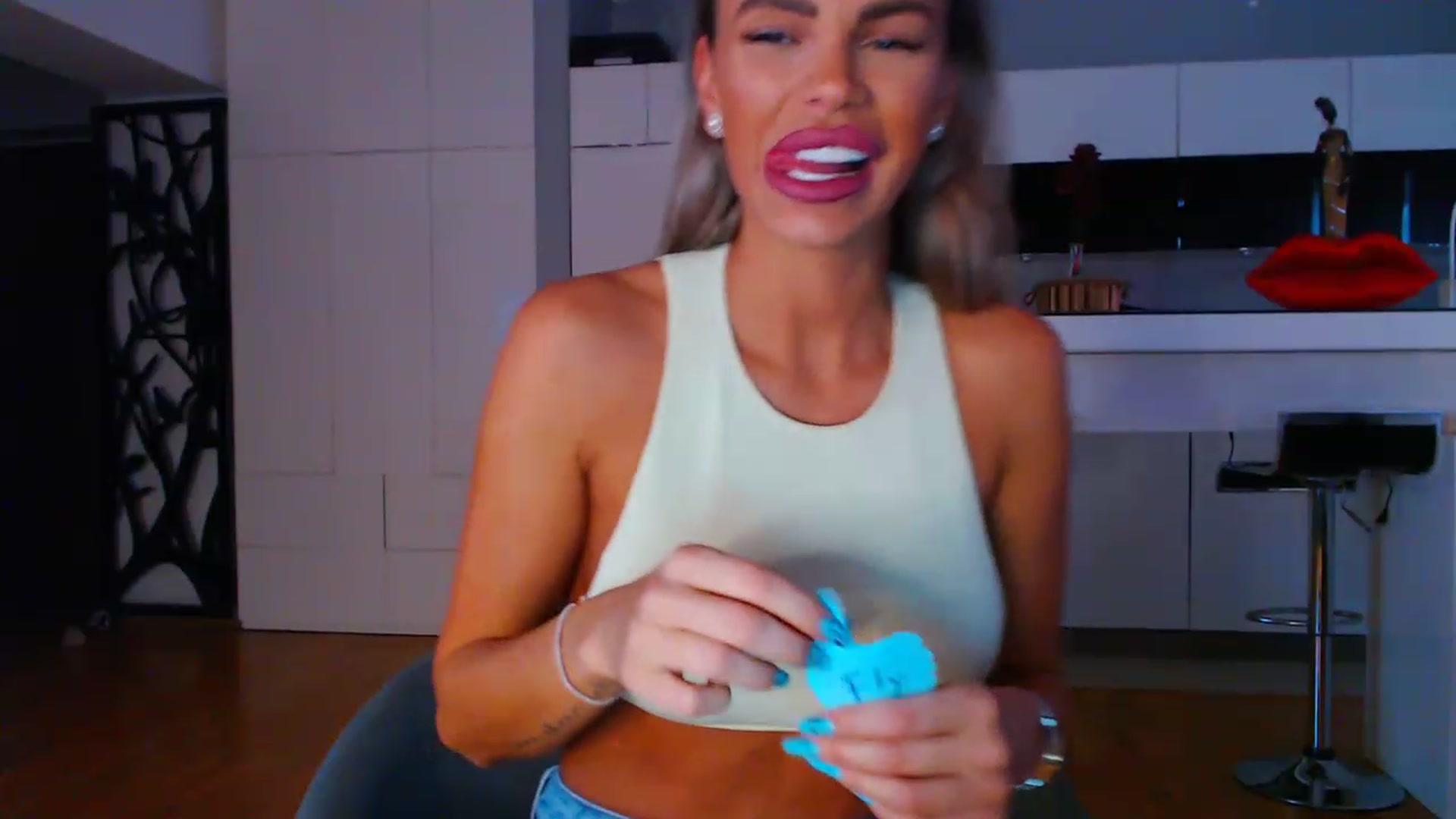 Gallery image thumbnail from D_y_y's myfreecams stream on, 04/19/2023, 04:59 image 12 of 20
