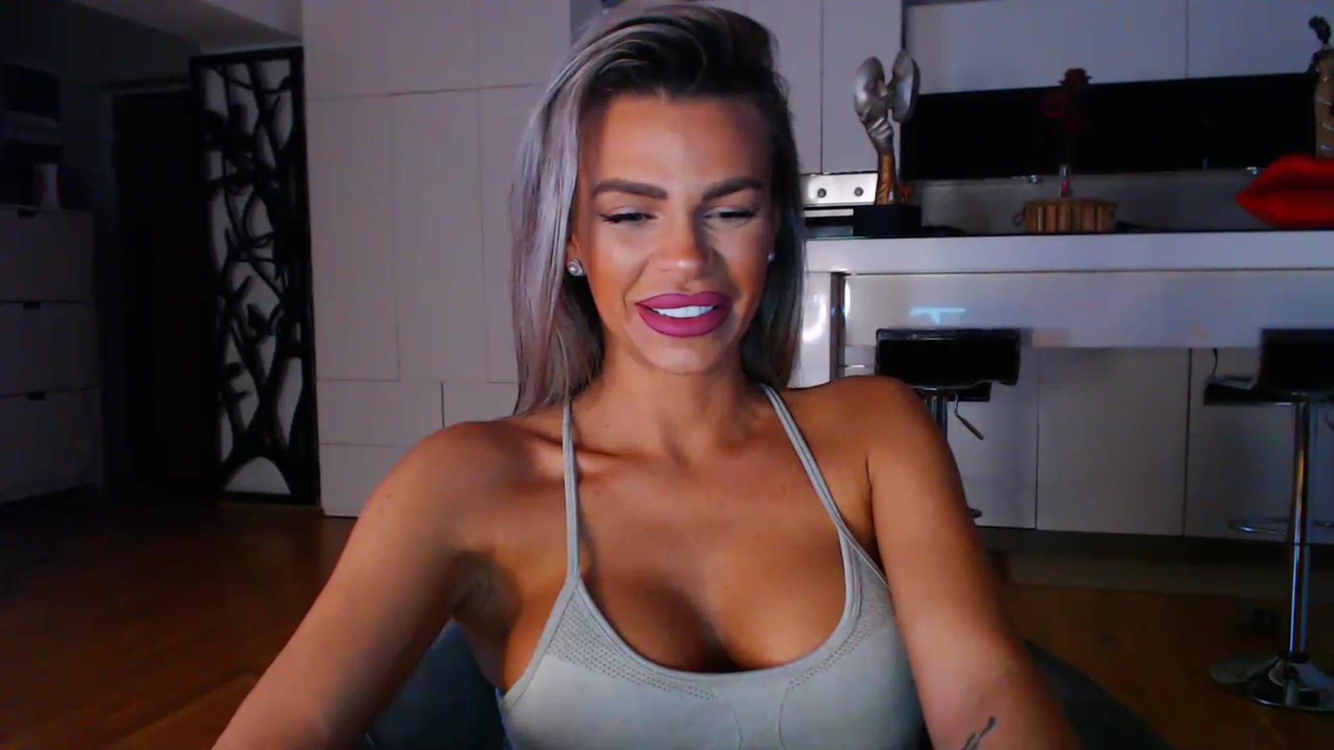 Gallery image thumbnail from D_y_y's myfreecams stream on, 04/20/2023, 04:36 image 12 of 20