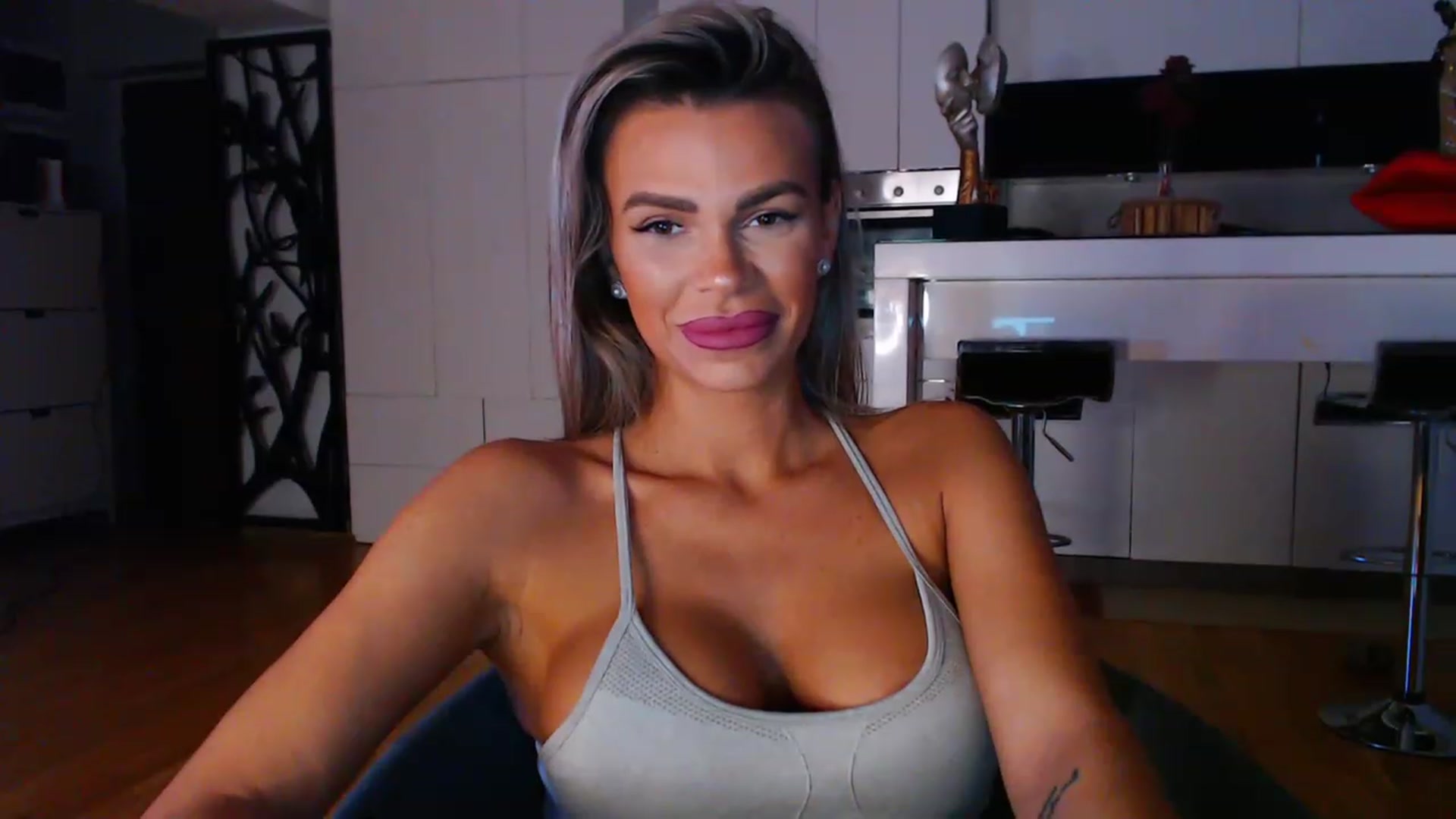 Gallery image thumbnail from D_y_y's myfreecams stream on, 04/20/2023, 04:36 image 14 of 20