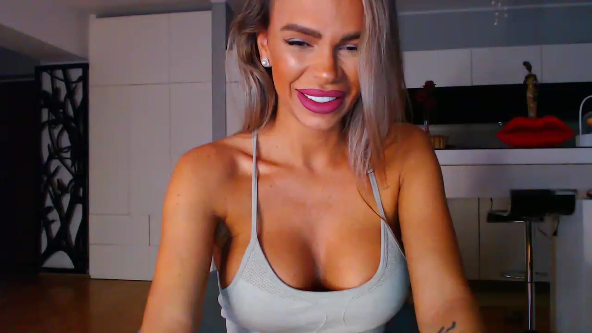 Gallery image thumbnail from D_y_y's myfreecams stream on, 04/20/2023, 04:36 image 8 of 20