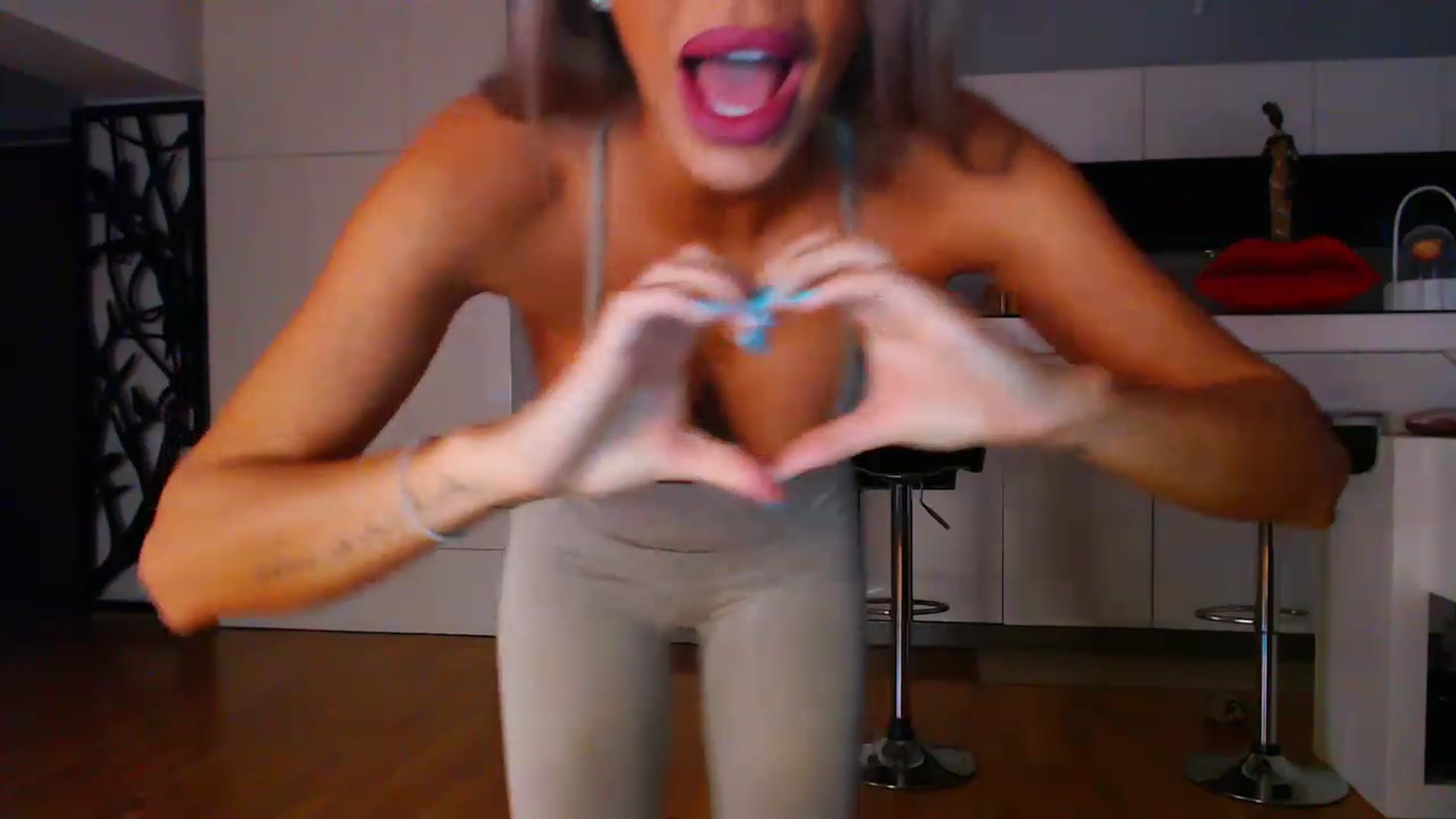 Gallery image thumbnail from D_y_y's myfreecams stream on, 04/20/2023, 04:36 image 10 of 20