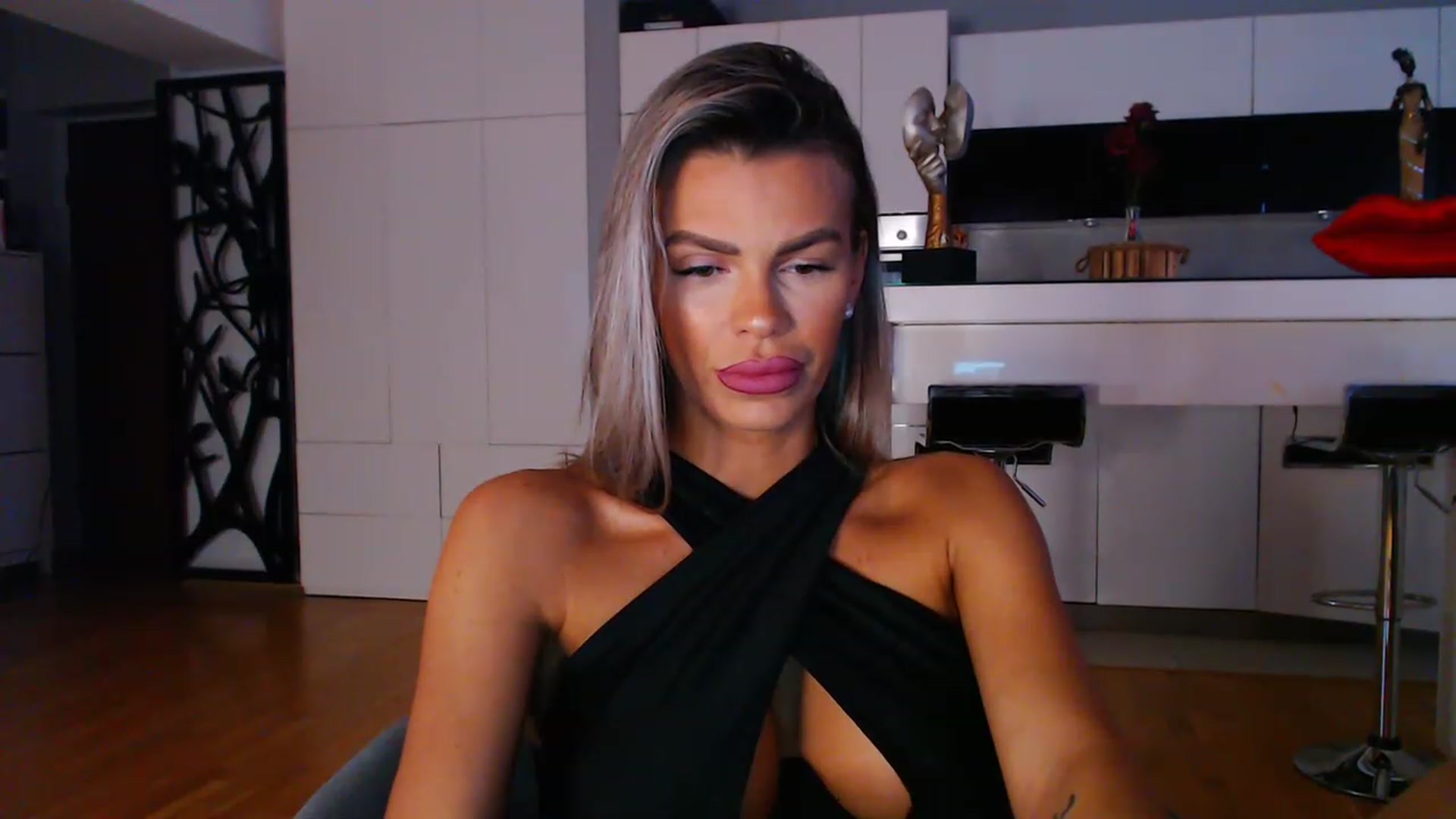 Gallery image thumbnail from D_y_y's myfreecams stream on, 04/22/2023, 03:57 image 15 of 20