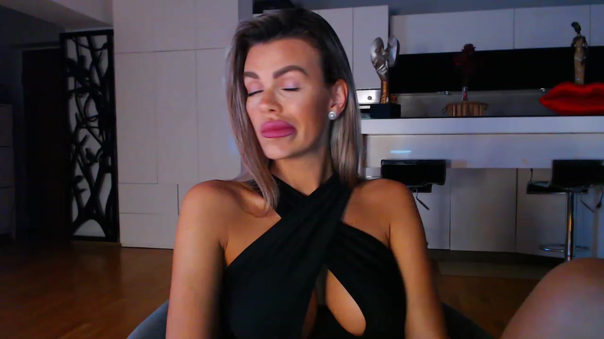 Gallery image thumbnail from D_y_y's myfreecams stream on, 04/22/2023, 03:57 image 6 of 20