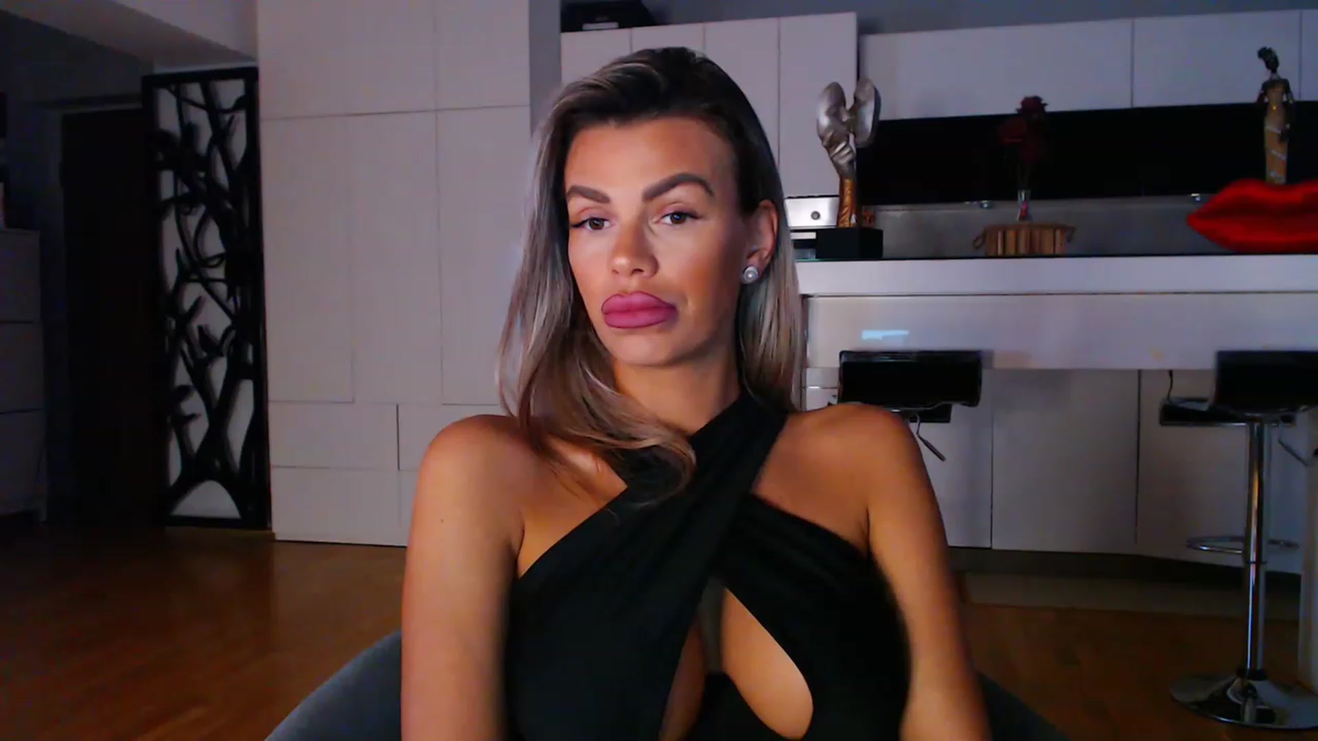 Gallery image thumbnail from D_y_y's myfreecams stream on, 04/22/2023, 03:57 image 10 of 20