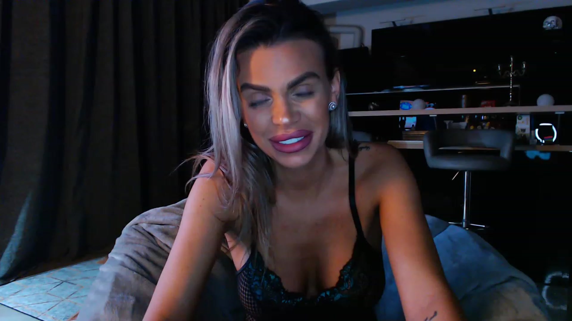 Gallery image thumbnail from D_y_y's myfreecams stream on, 04/28/2023, 02:50 image 14 of 20