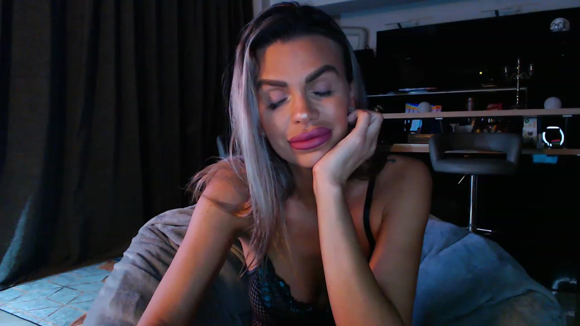 Gallery image thumbnail from D_y_y's myfreecams stream on, 04/28/2023, 02:50 image 16 of 20