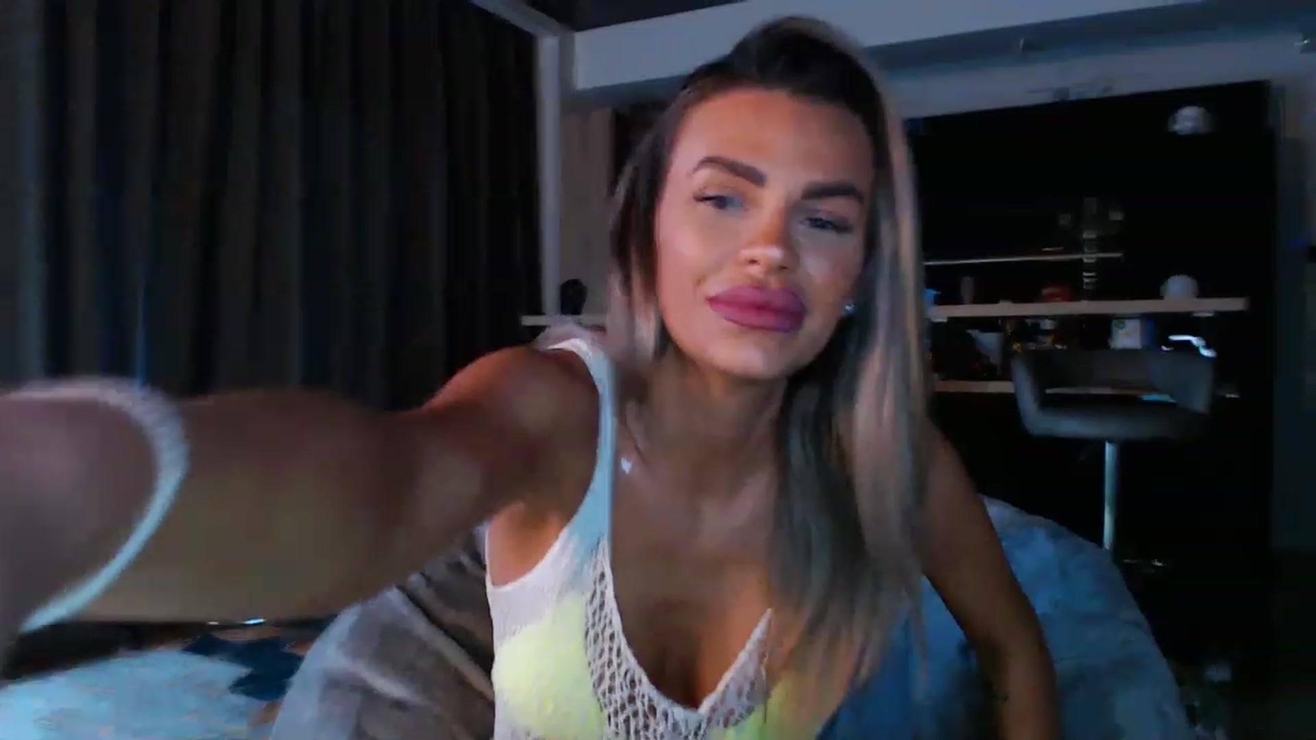 Gallery image thumbnail from D_y_y's myfreecams stream on, 04/29/2023, 05:14 image 2 of 20