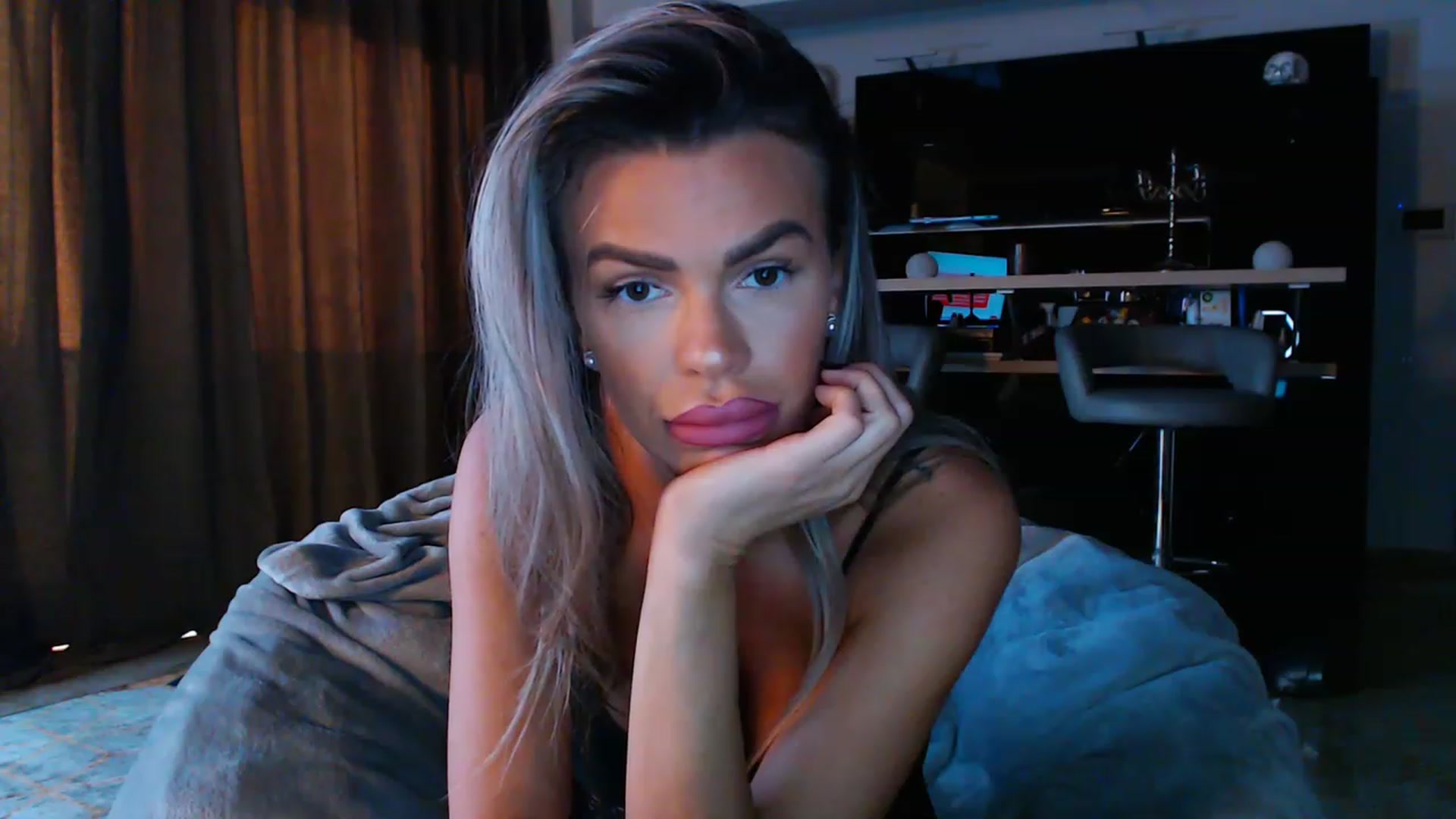 Gallery image thumbnail from D_y_y's myfreecams stream on, 05/03/2023, 03:35 image 18 of 20