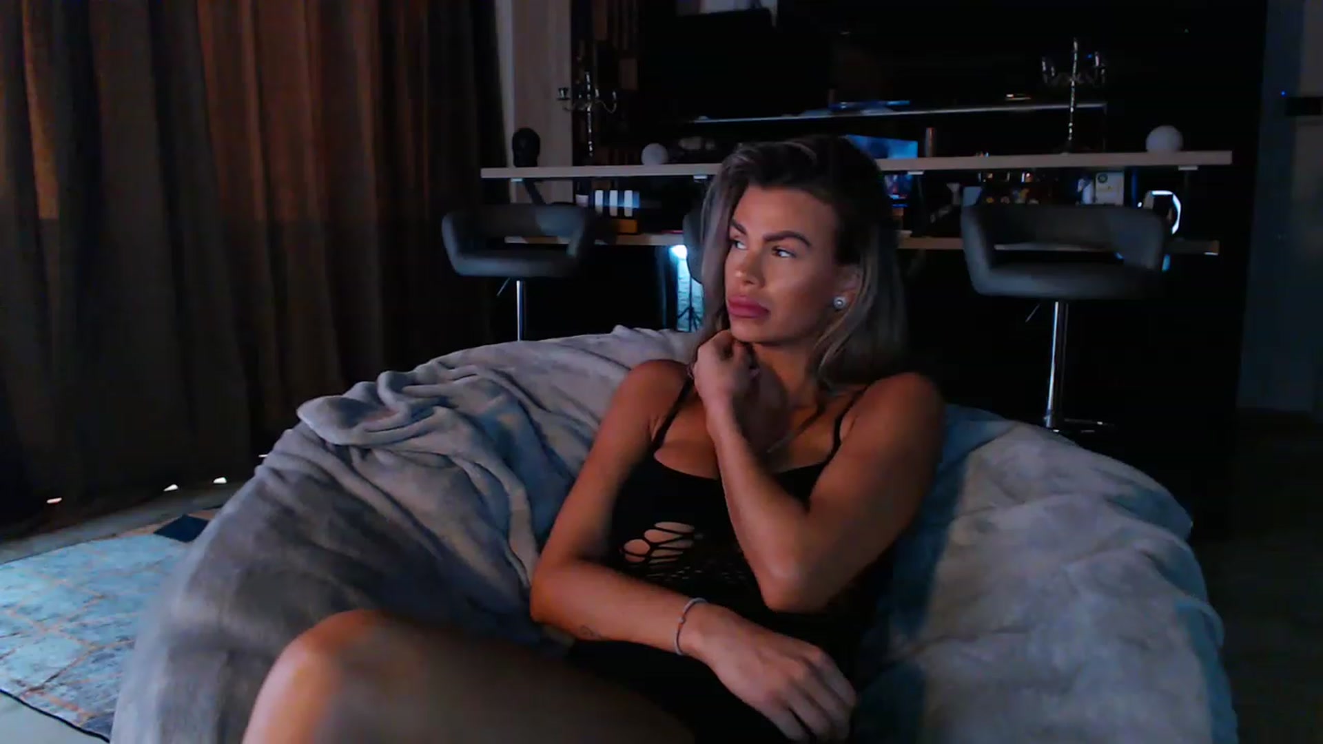 Gallery image thumbnail from D_y_y's myfreecams stream on, 05/03/2023, 03:35 image 17 of 20