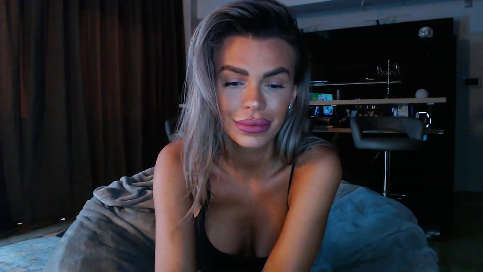 Gallery image thumbnail from D_y_y's myfreecams stream on, 05/03/2023, 03:35 image 16 of 20