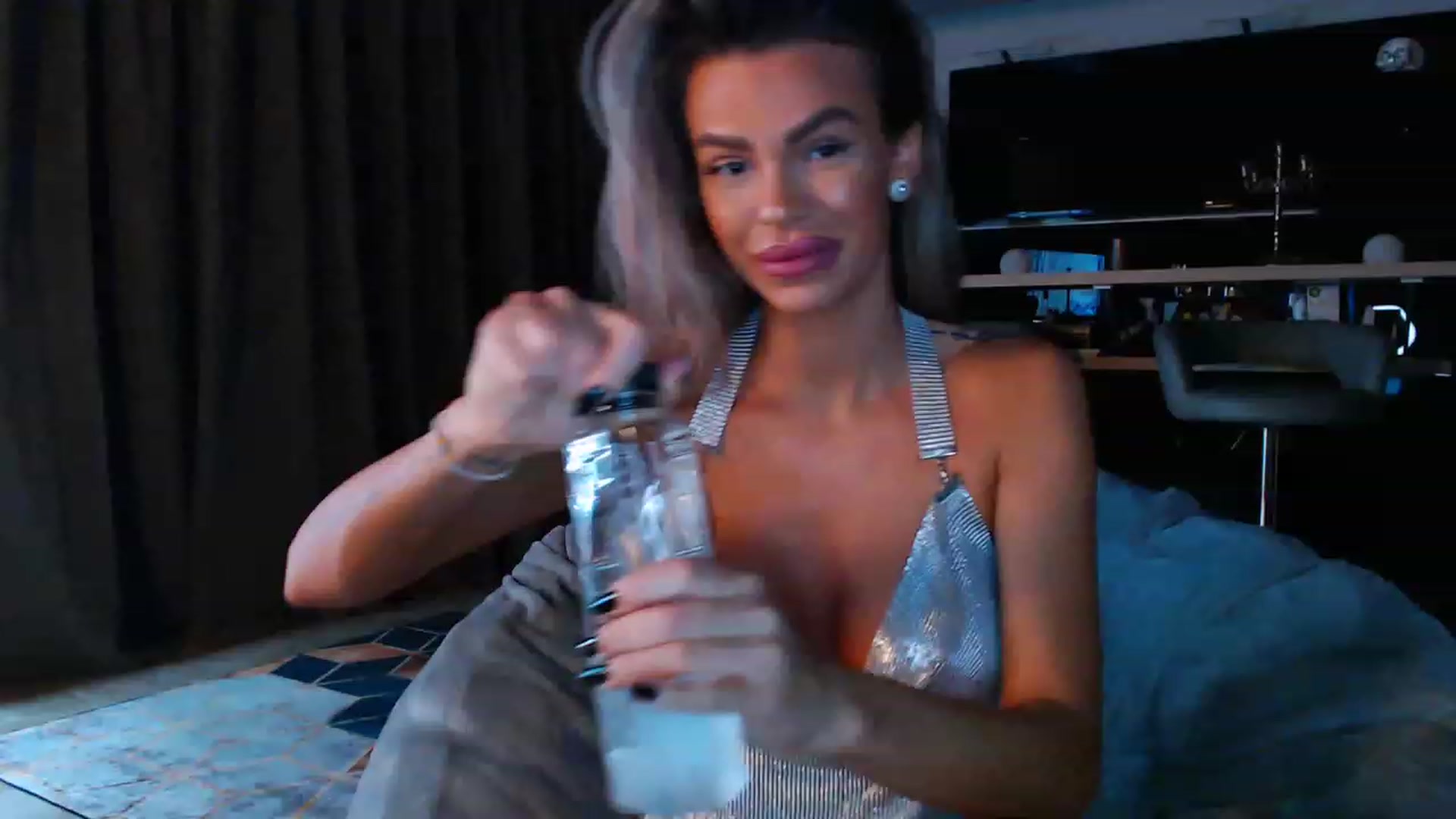 Gallery image thumbnail from D_y_y's myfreecams stream on, 05/03/2023, 03:35 image 6 of 20