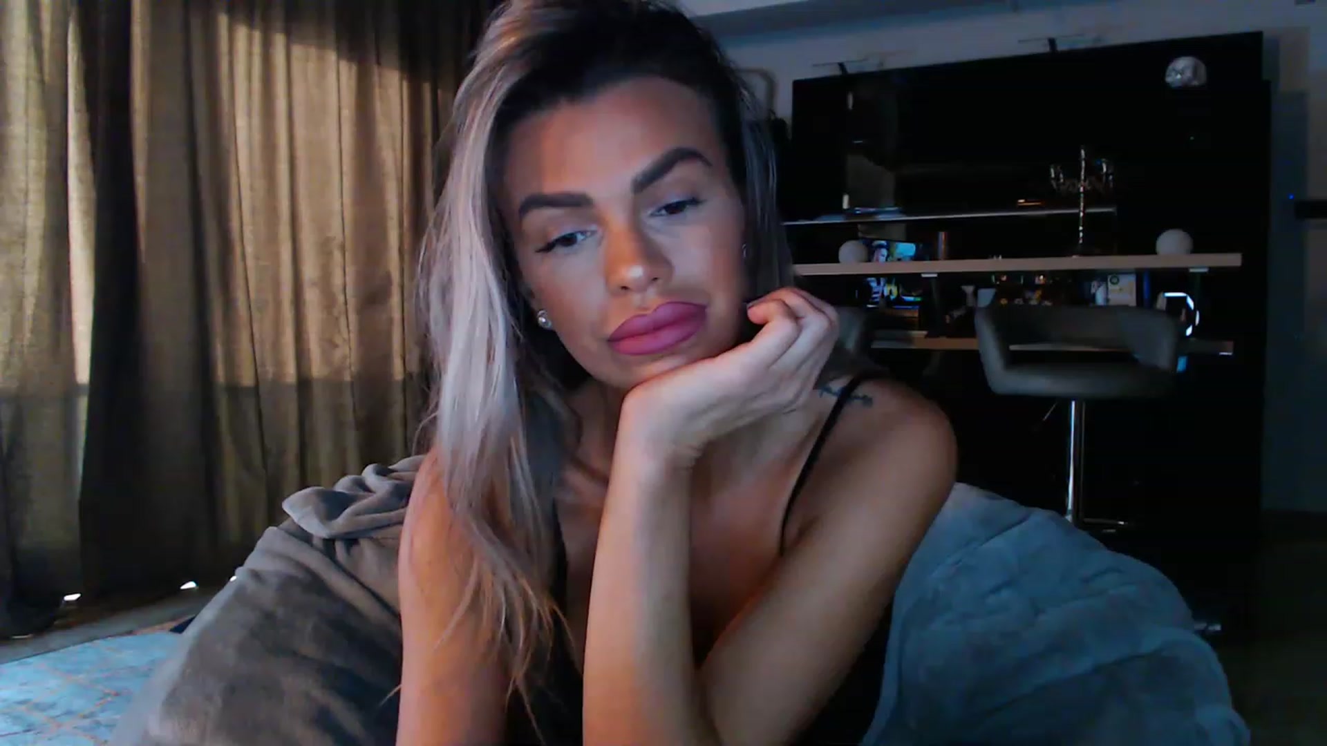 Gallery image thumbnail from D_y_y's myfreecams stream on, 05/03/2023, 04:00 image 12 of 20