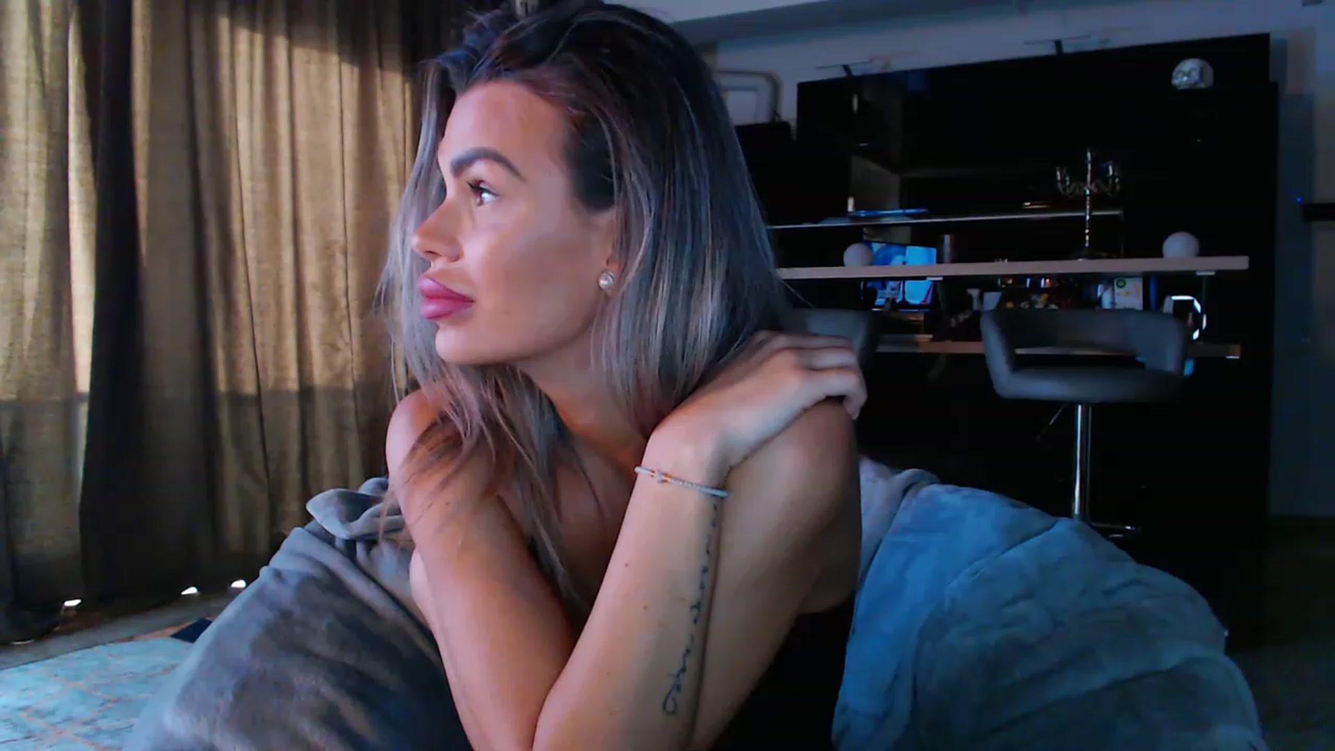 Gallery image thumbnail from D_y_y's myfreecams stream on, 05/03/2023, 04:00 image 14 of 20