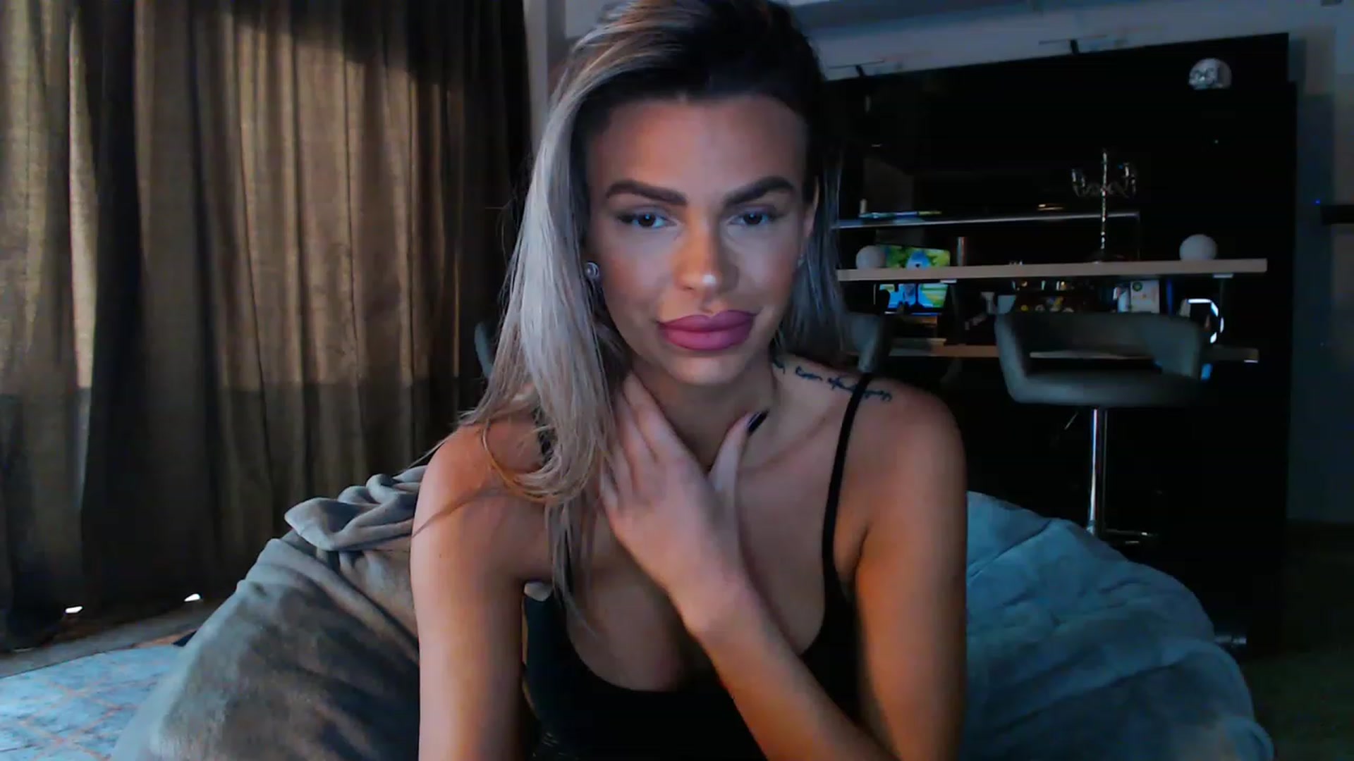 Gallery image thumbnail from D_y_y's myfreecams stream on, 05/03/2023, 04:00 image 10 of 20