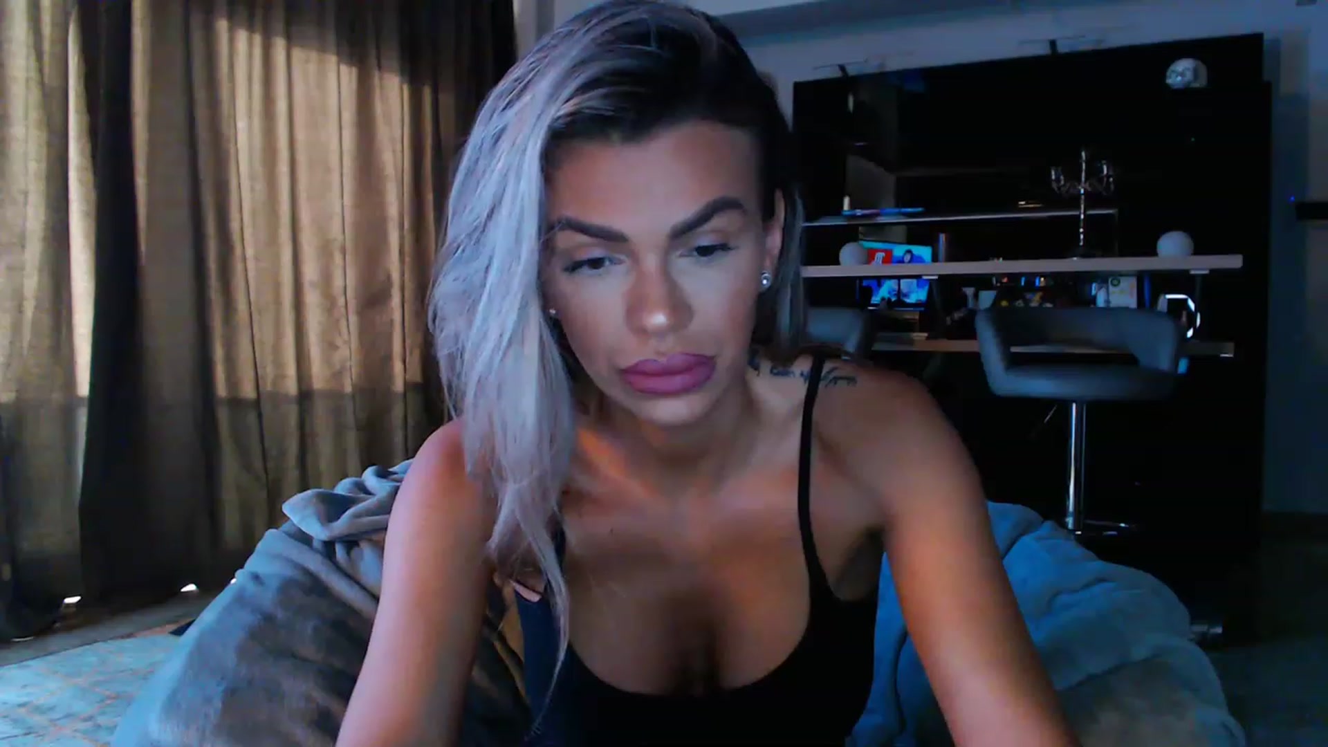 Gallery image thumbnail from D_y_y's myfreecams stream on, 05/03/2023, 04:00 image 17 of 20