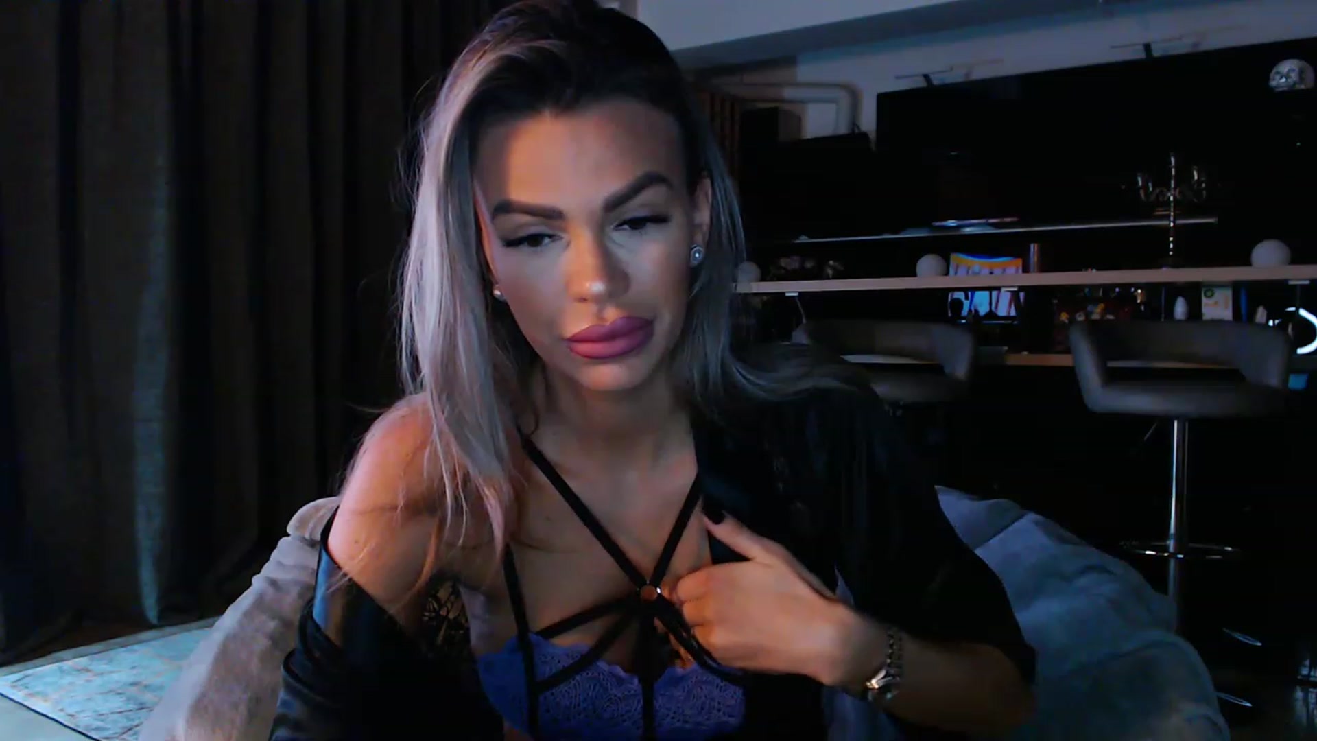 Gallery image thumbnail from D_y_y's myfreecams stream on, 05/04/2023, 03:17 image 12 of 20