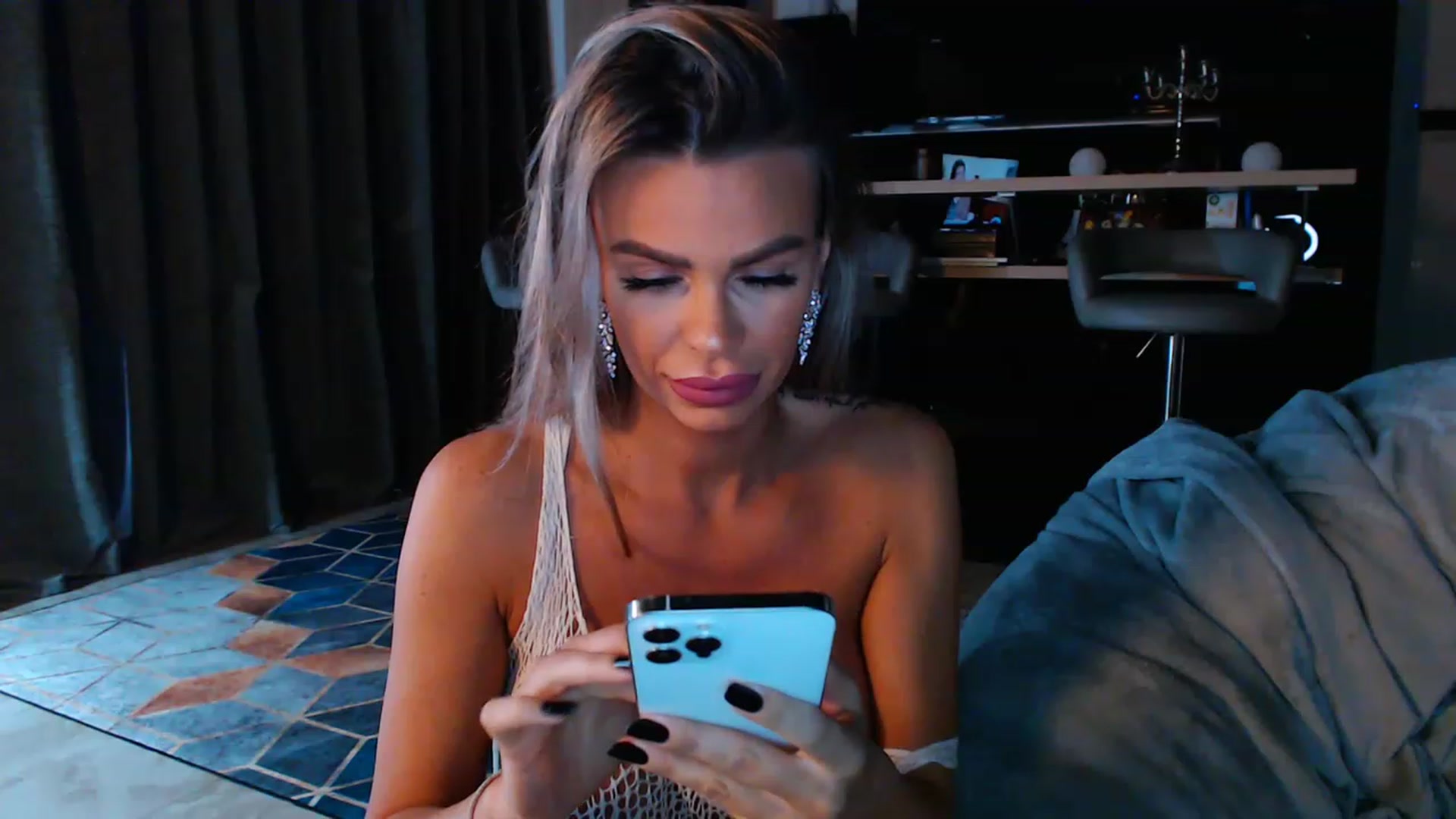 Gallery image thumbnail from D_y_y's myfreecams stream on, 05/06/2023, 02:40 image 17 of 20
