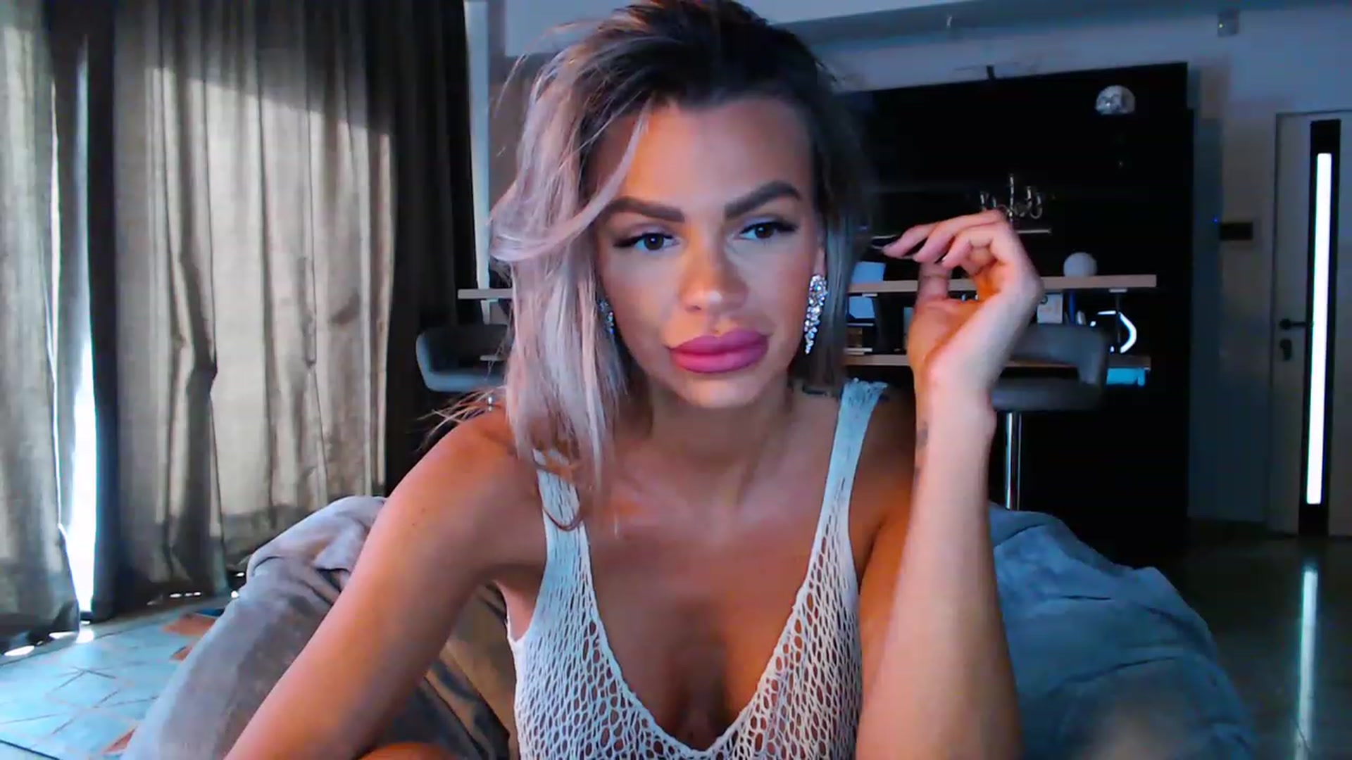 Gallery image thumbnail from D_y_y's myfreecams stream on, 05/06/2023, 05:34 image 6 of 20