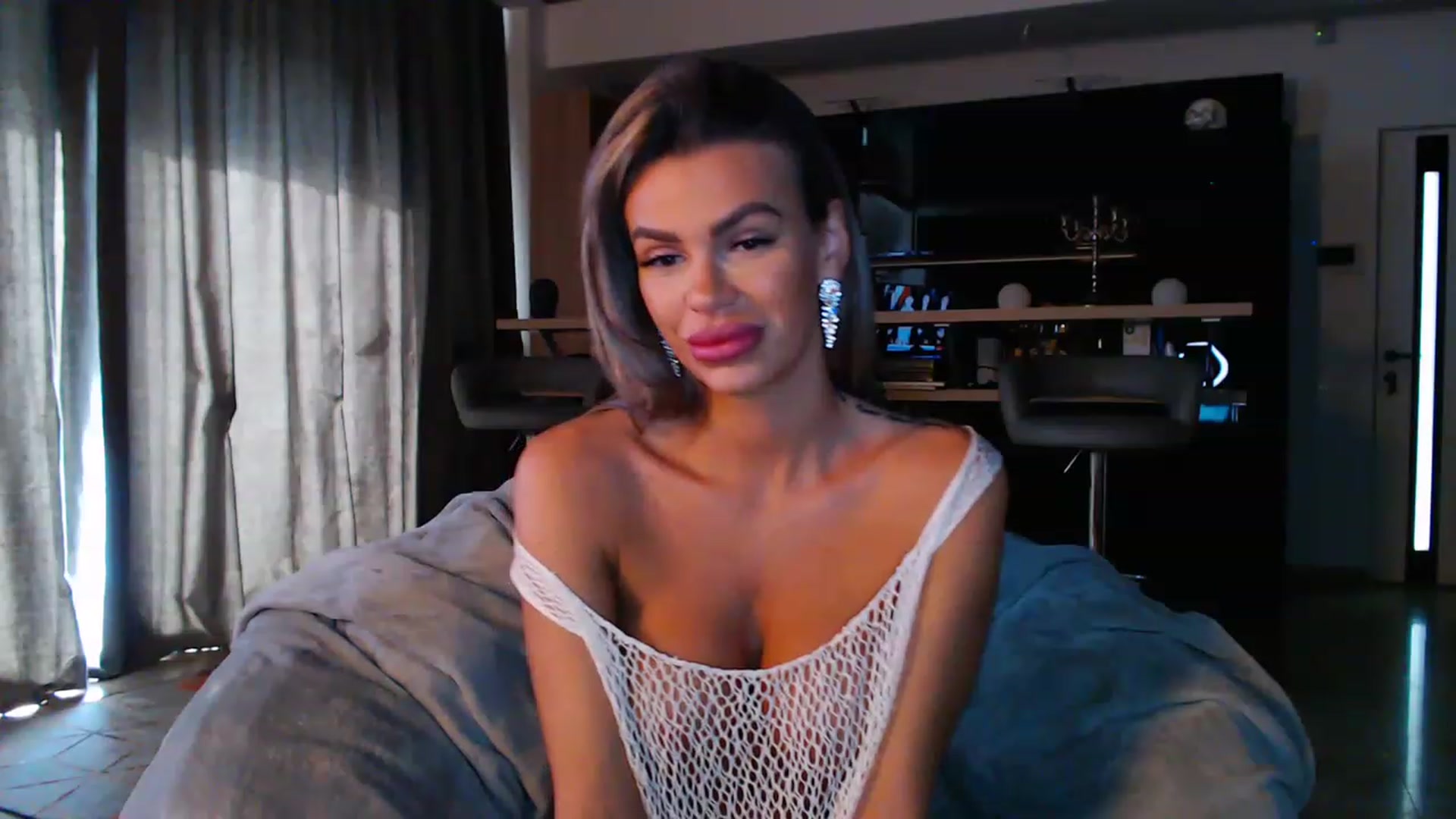 Gallery image thumbnail from D_y_y's myfreecams stream on, 05/06/2023, 05:34 image 16 of 20