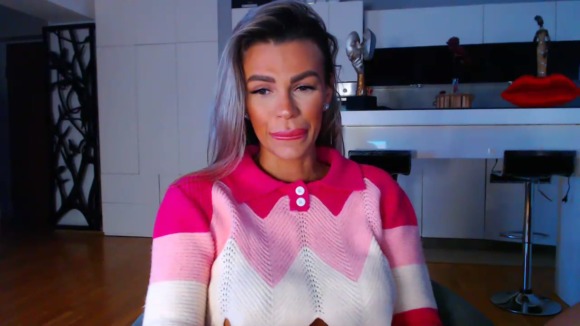 Gallery image thumbnail from D_y_y's myfreecams stream on, 05/15/2023, 03:32 image 15 of 20