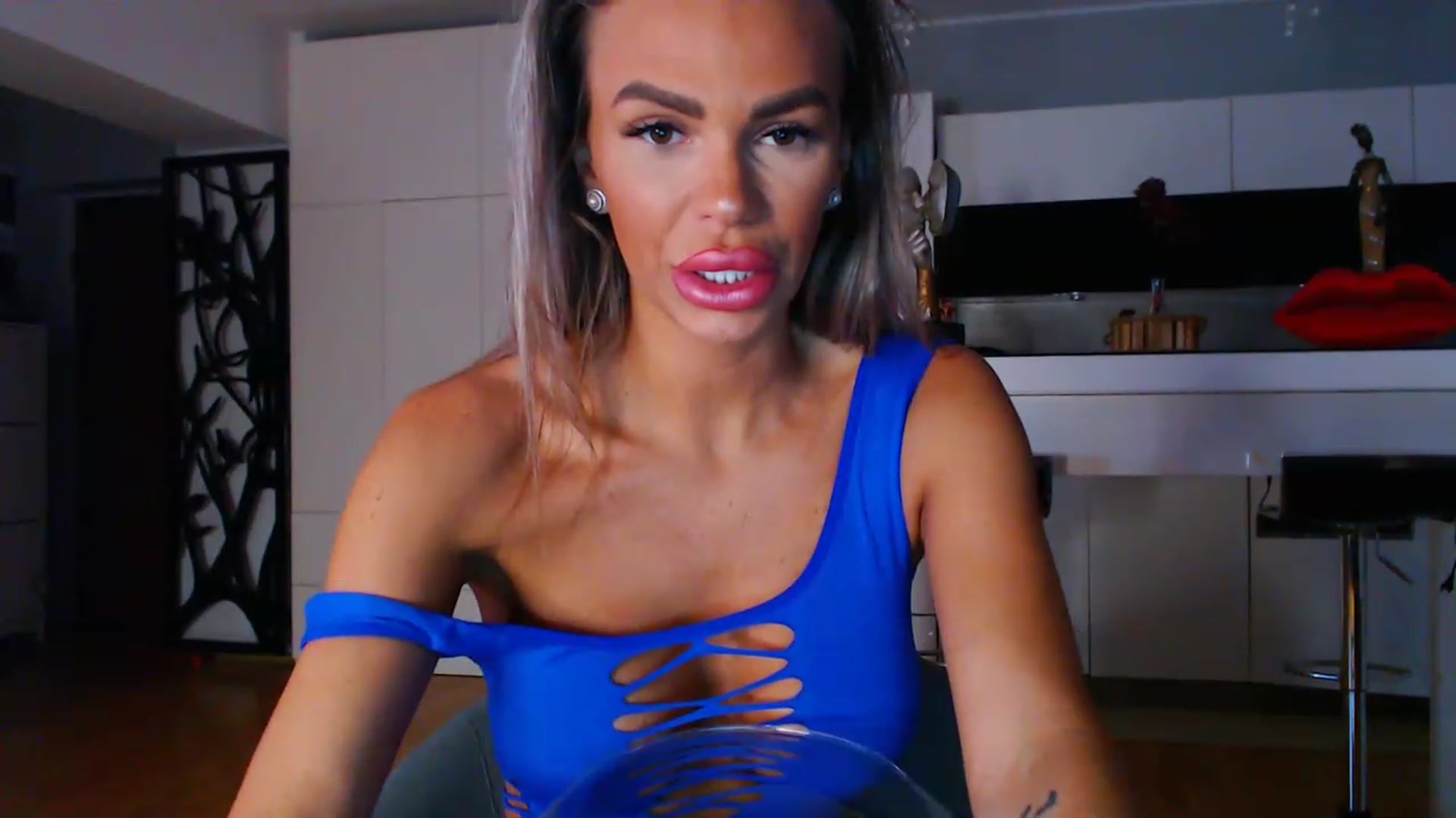 Gallery image thumbnail from D_y_y's myfreecams stream on, 05/16/2023, 04:45 image 3 of 20