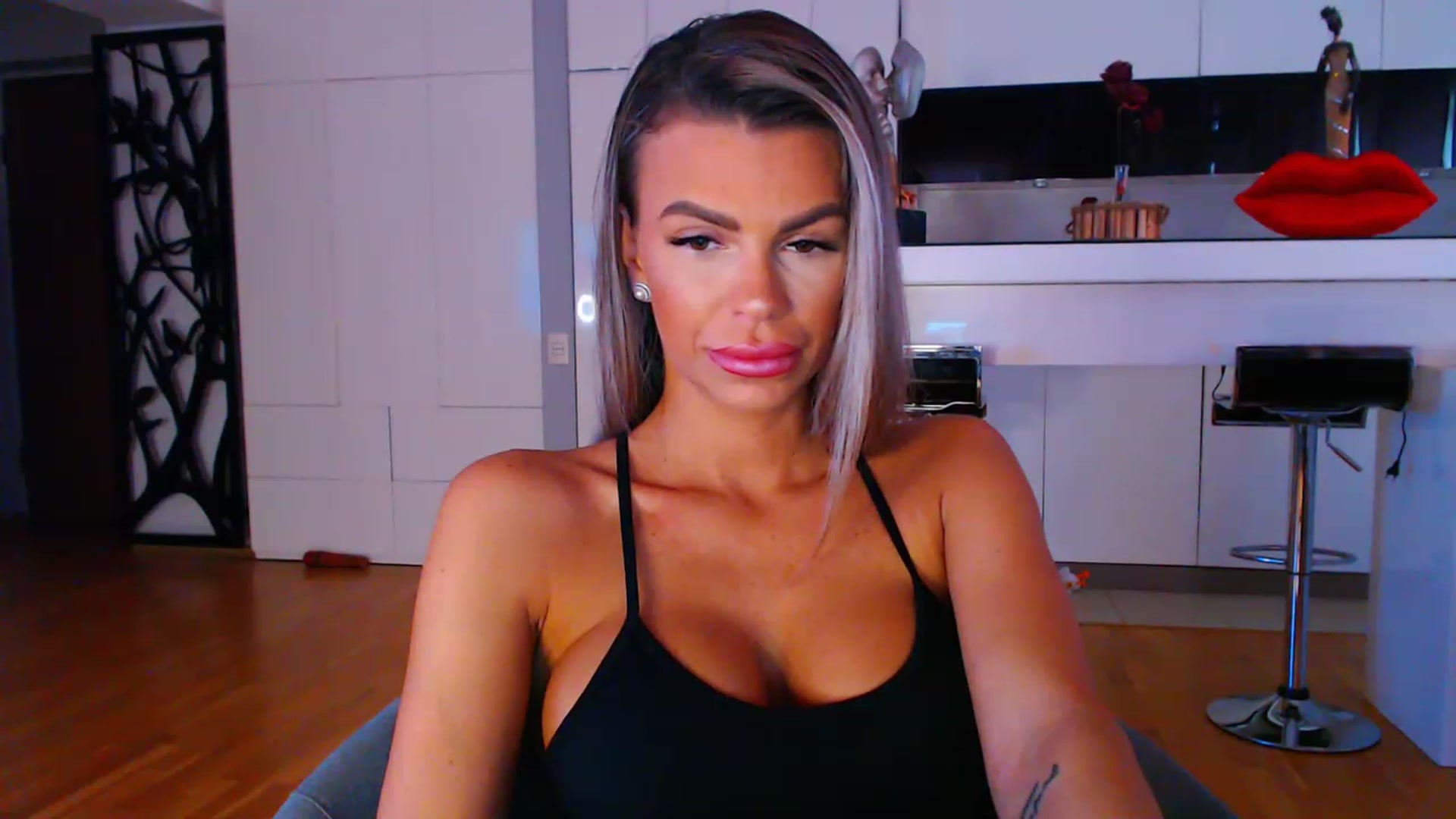 Gallery image thumbnail from D_y_y's myfreecams stream on, 05/17/2023, 04:22 image 15 of 20