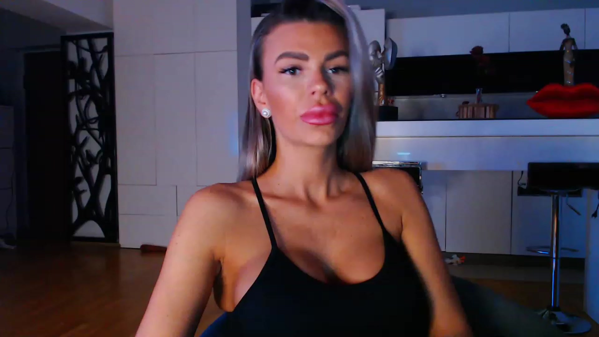 Gallery image thumbnail from D_y_y's myfreecams stream on, 05/17/2023, 04:22 image 1 of 20