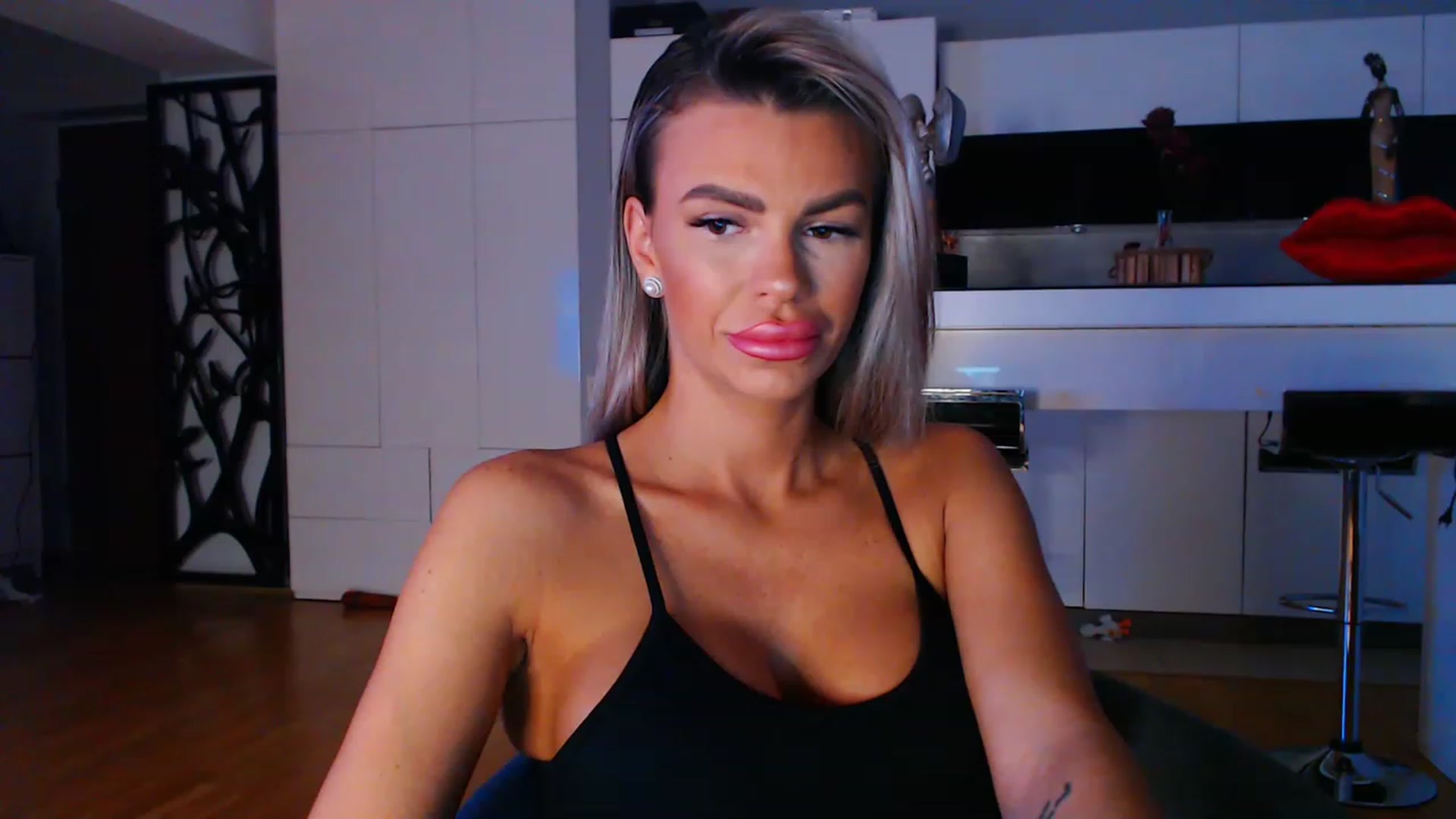 Gallery image thumbnail from D_y_y's myfreecams stream on, 05/17/2023, 04:22 image 2 of 20