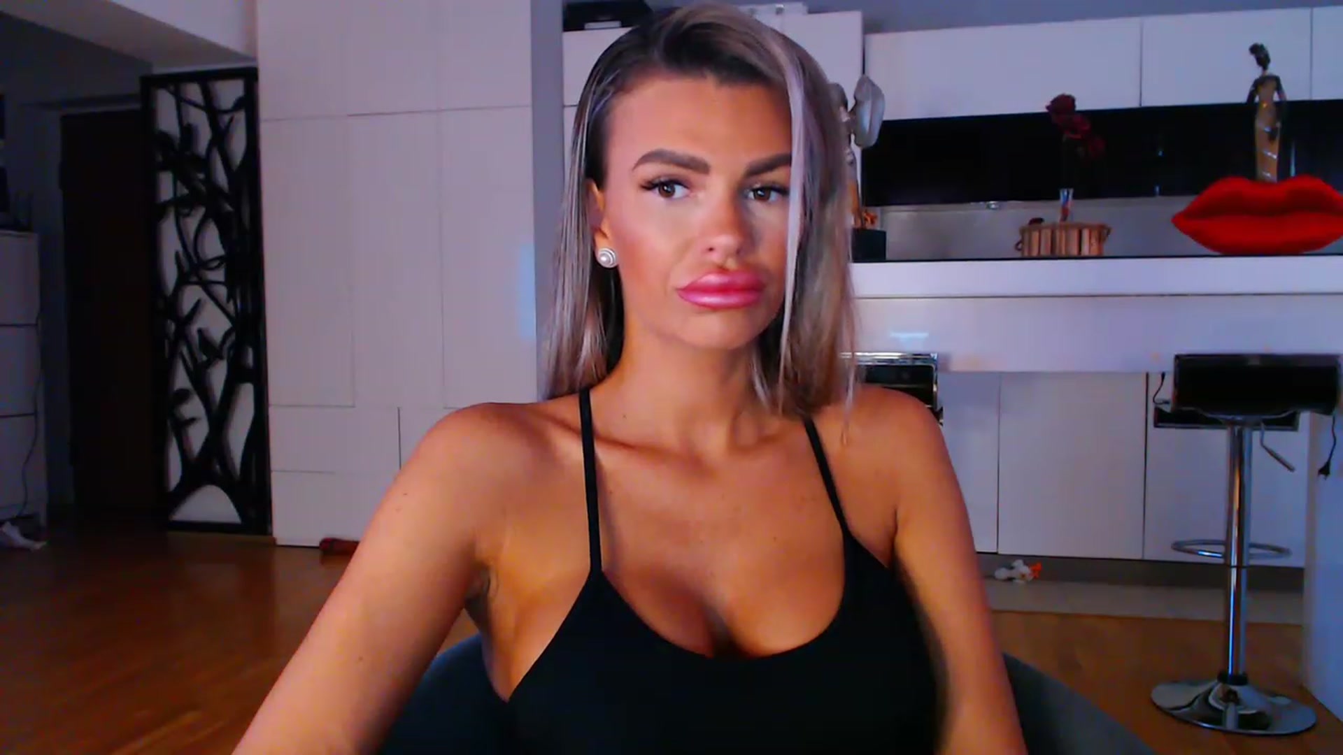 Gallery image thumbnail from D_y_y's myfreecams stream on, 05/17/2023, 04:22 image 7 of 20