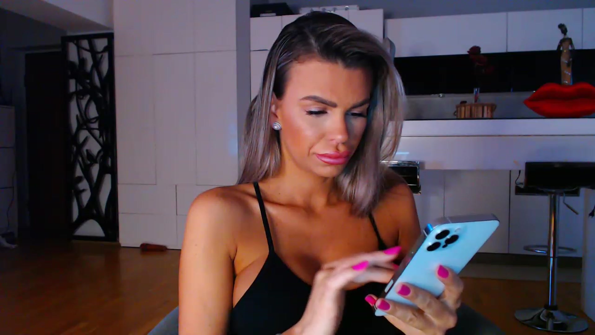 Gallery image thumbnail from D_y_y's myfreecams stream on, 05/17/2023, 04:22 image 4 of 20