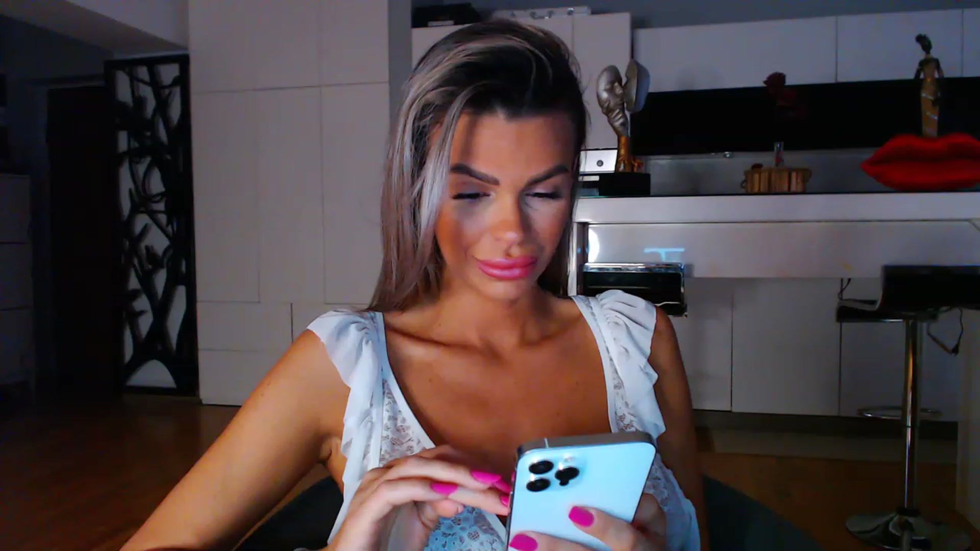 Gallery image thumbnail from D_y_y's myfreecams stream on, 05/28/2023, 04:01 image 10 of 20